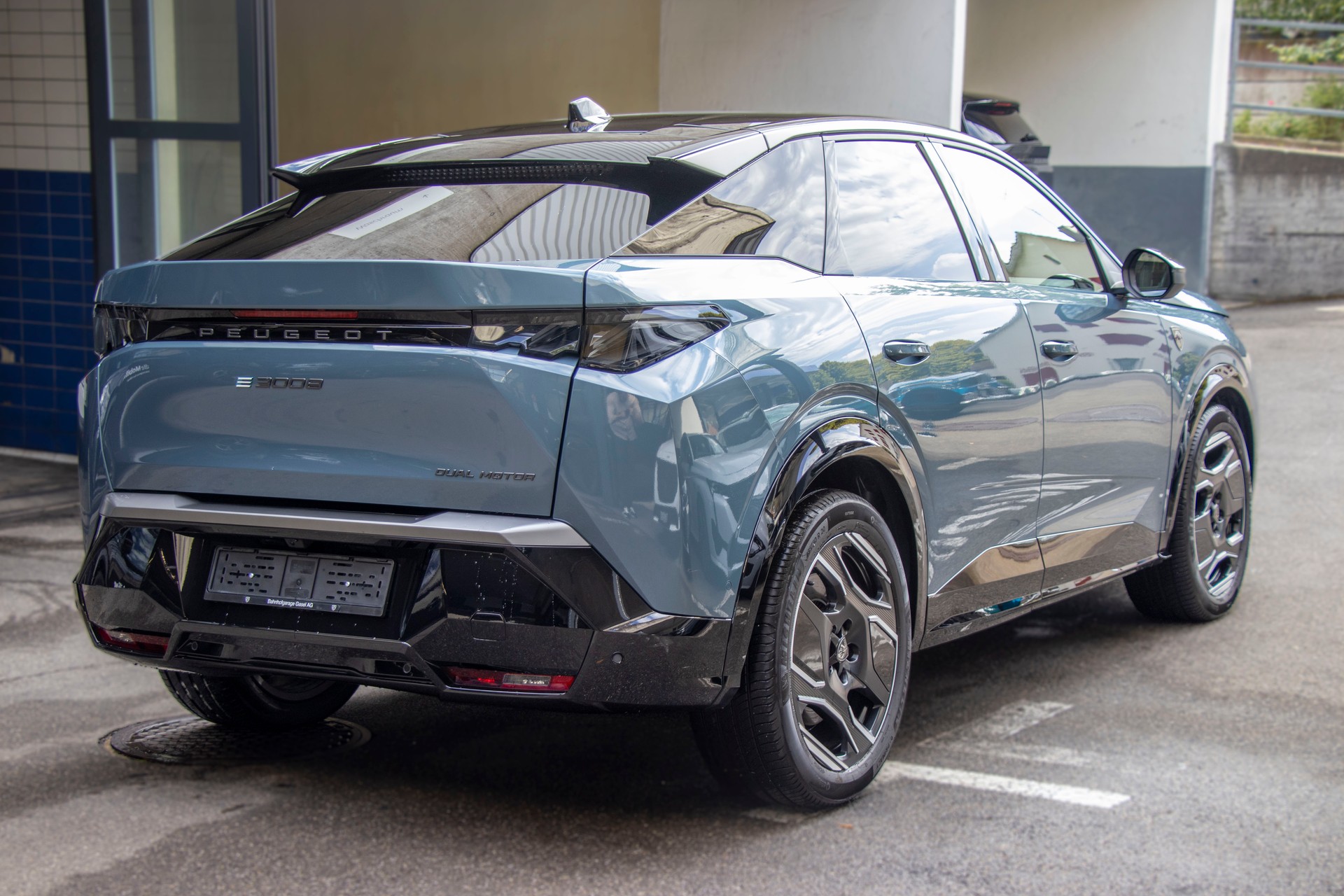 PEUGEOT 3008 73kWh Launch Edition-image-2