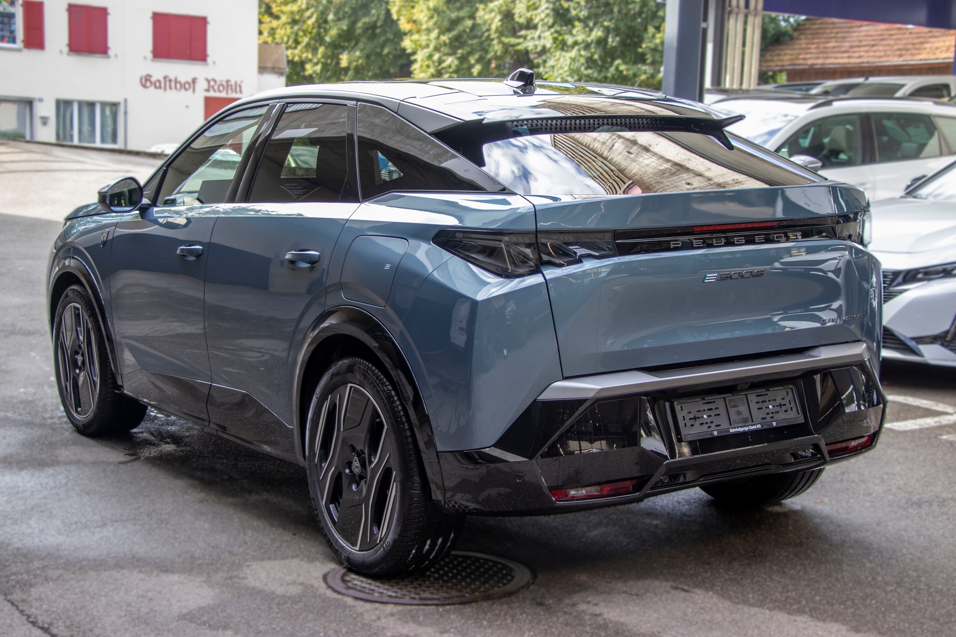 PEUGEOT 3008 73kWh Launch Edition-image-1