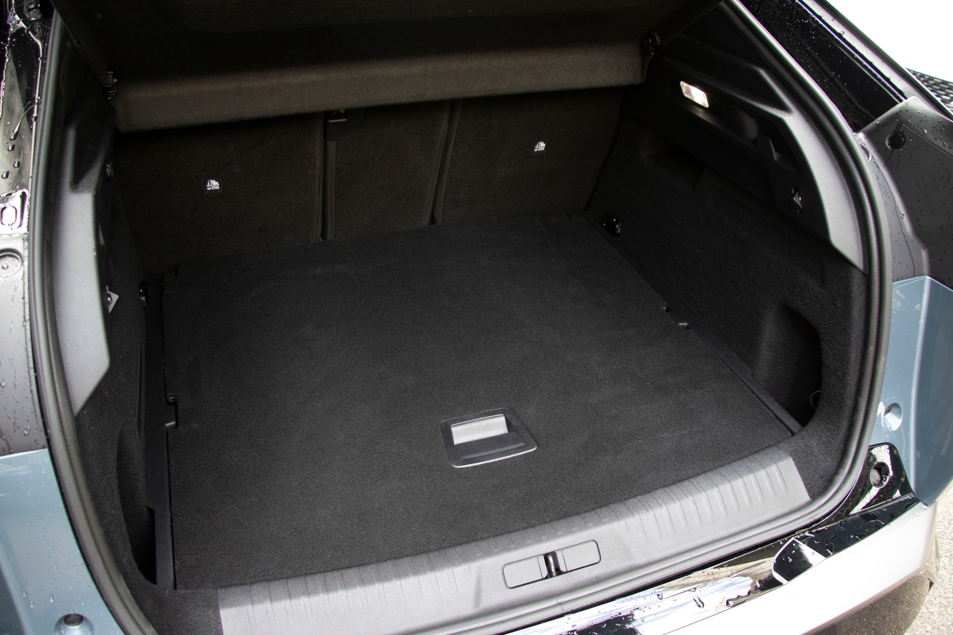 PEUGEOT 3008 73kWh Launch Edition-image-11