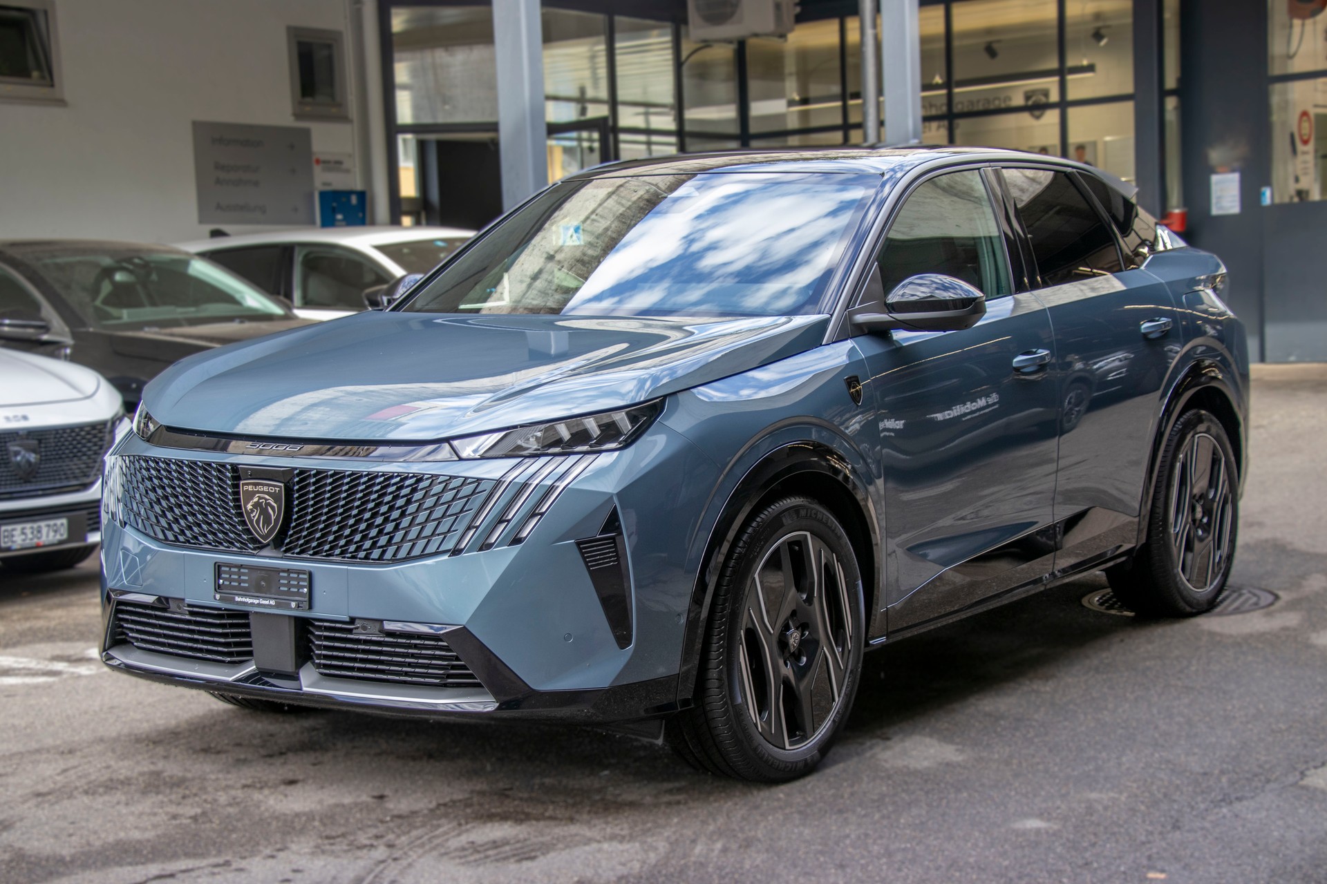 PEUGEOT 3008 73kWh Launch Edition-image-0