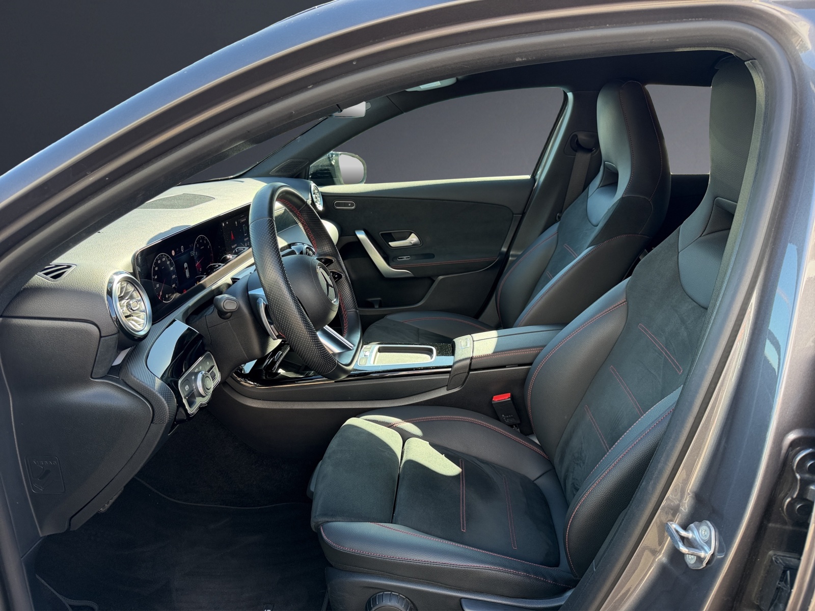 Image MERCEDES-BENZ A-200 A 200 7G-DCT