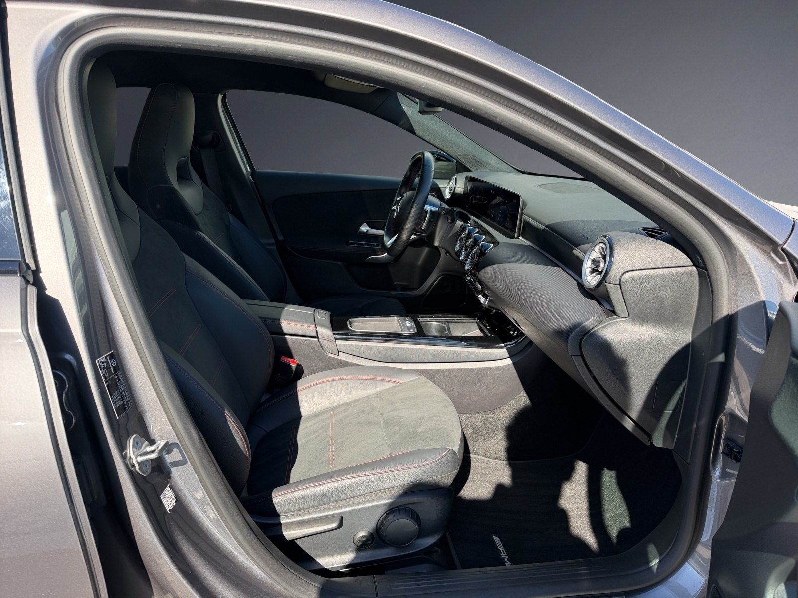 MERCEDES-BENZ A 200 7G-DCT-image-6