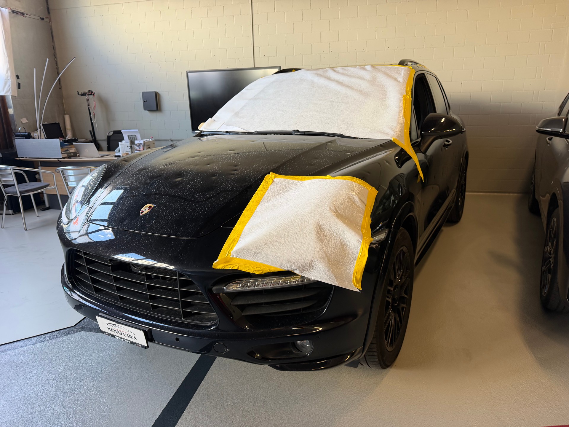 PORSCHE Cayenne GTS-showroom-element-1