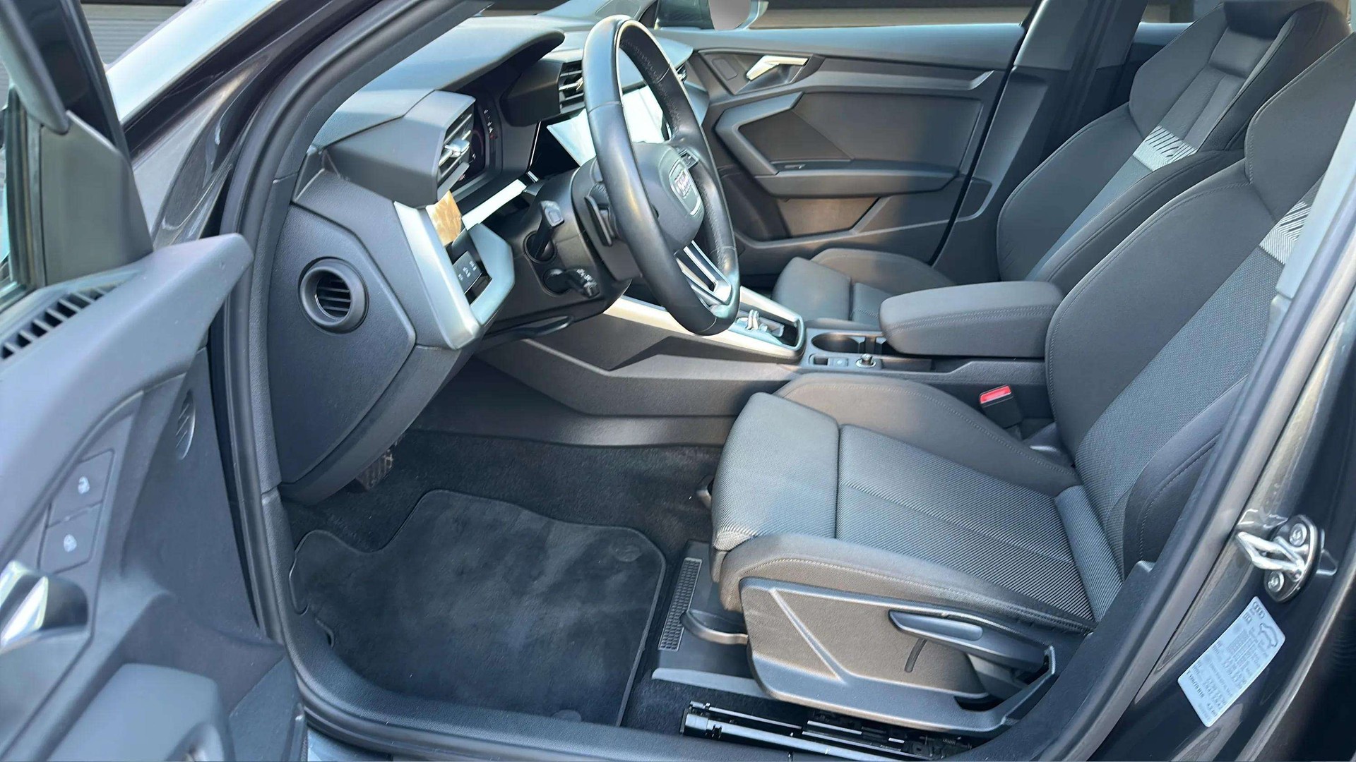 AUDI A3 Sportback 35 TFSI S line S-tronic mit 5J Werksgarantie oder 100000km-image-9