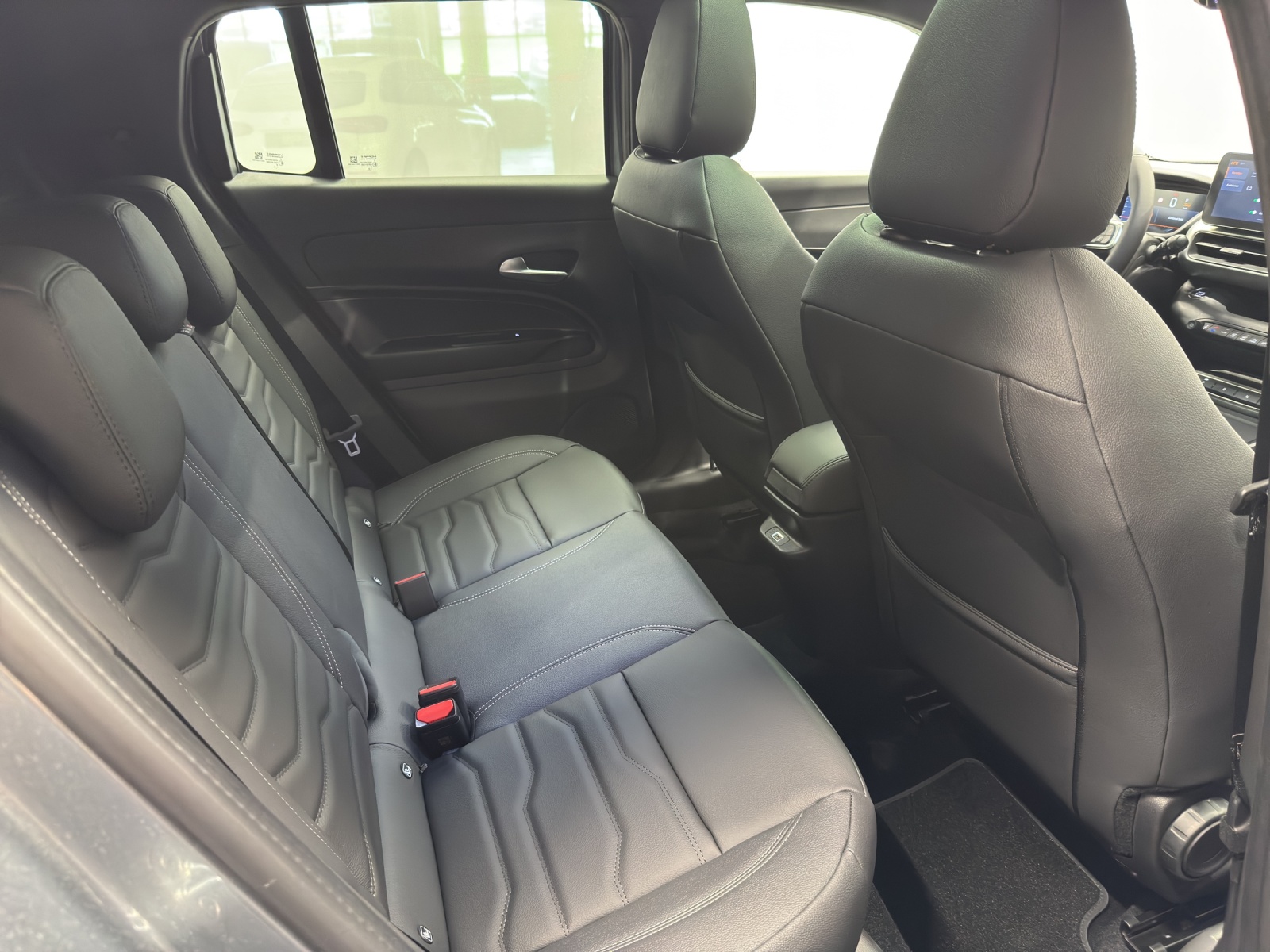 JEEP Avenger 1.2 MHEV Overland 4xe-image-9
