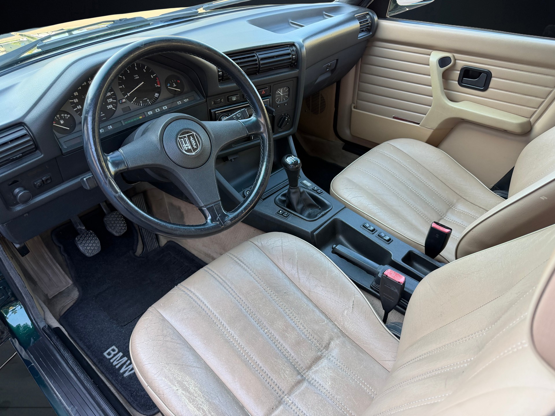 BMW 325i Touring-image-4