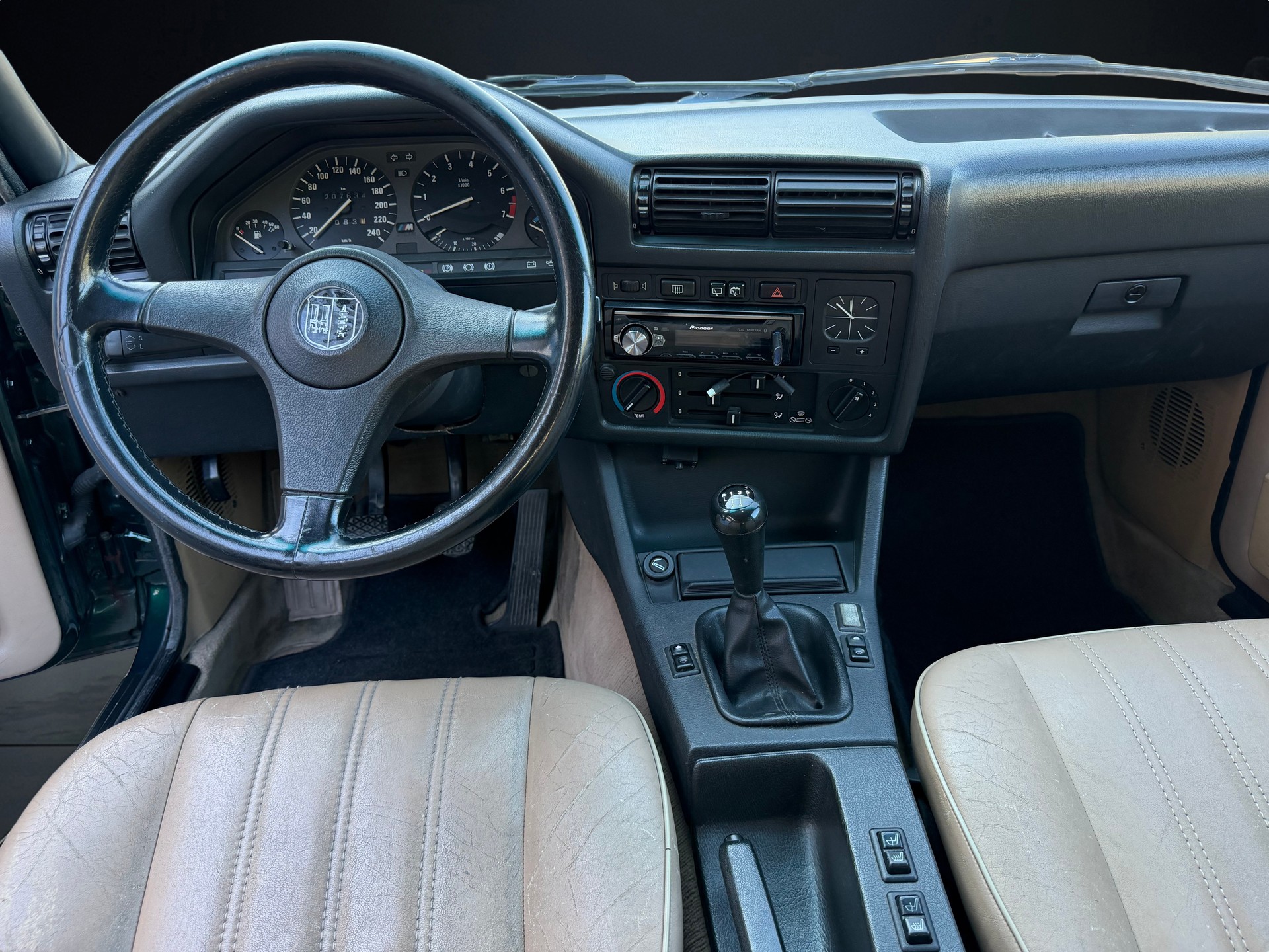 BMW 325i Touring-image-6