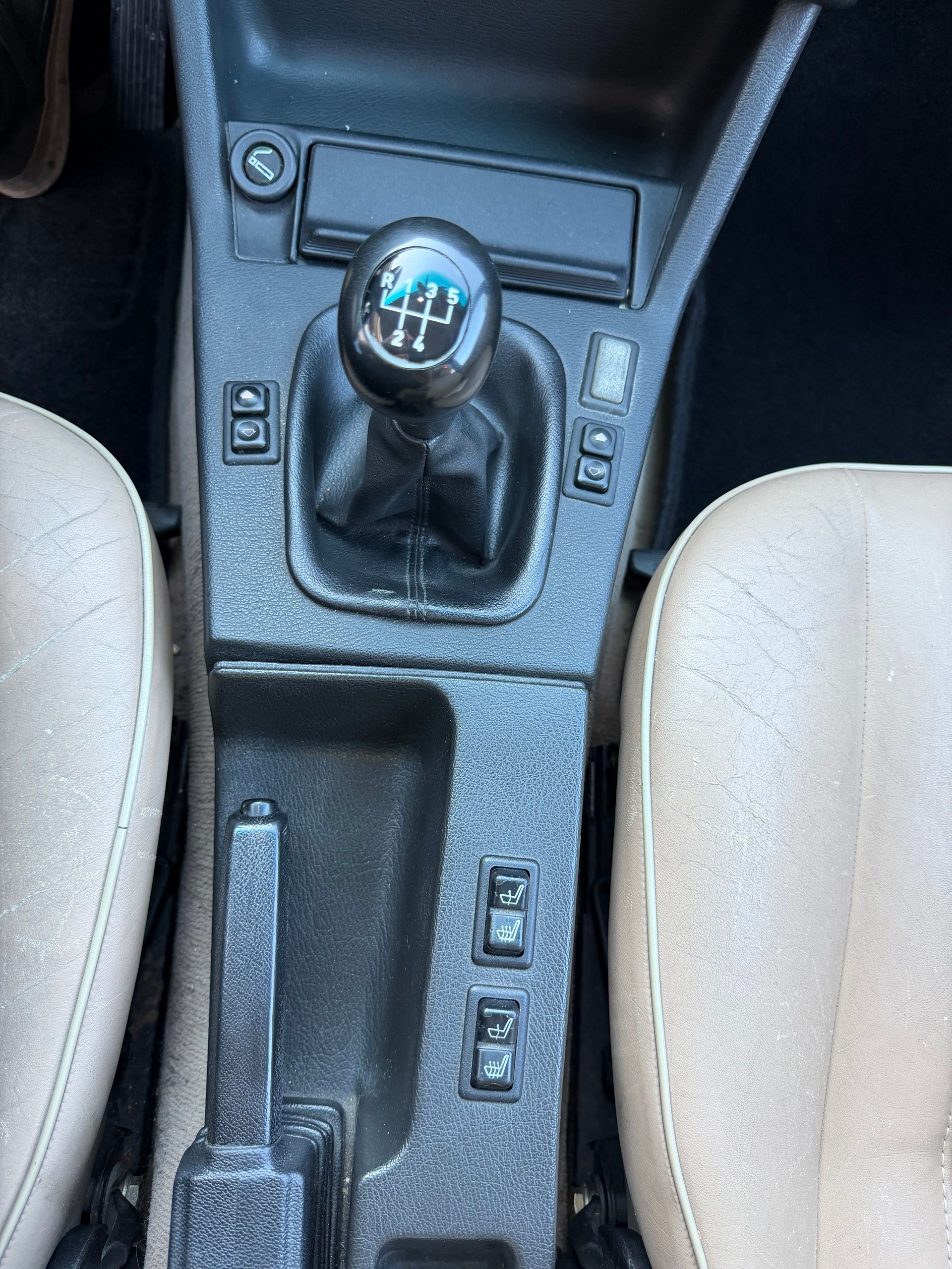 BMW 325i Touring-image-8
