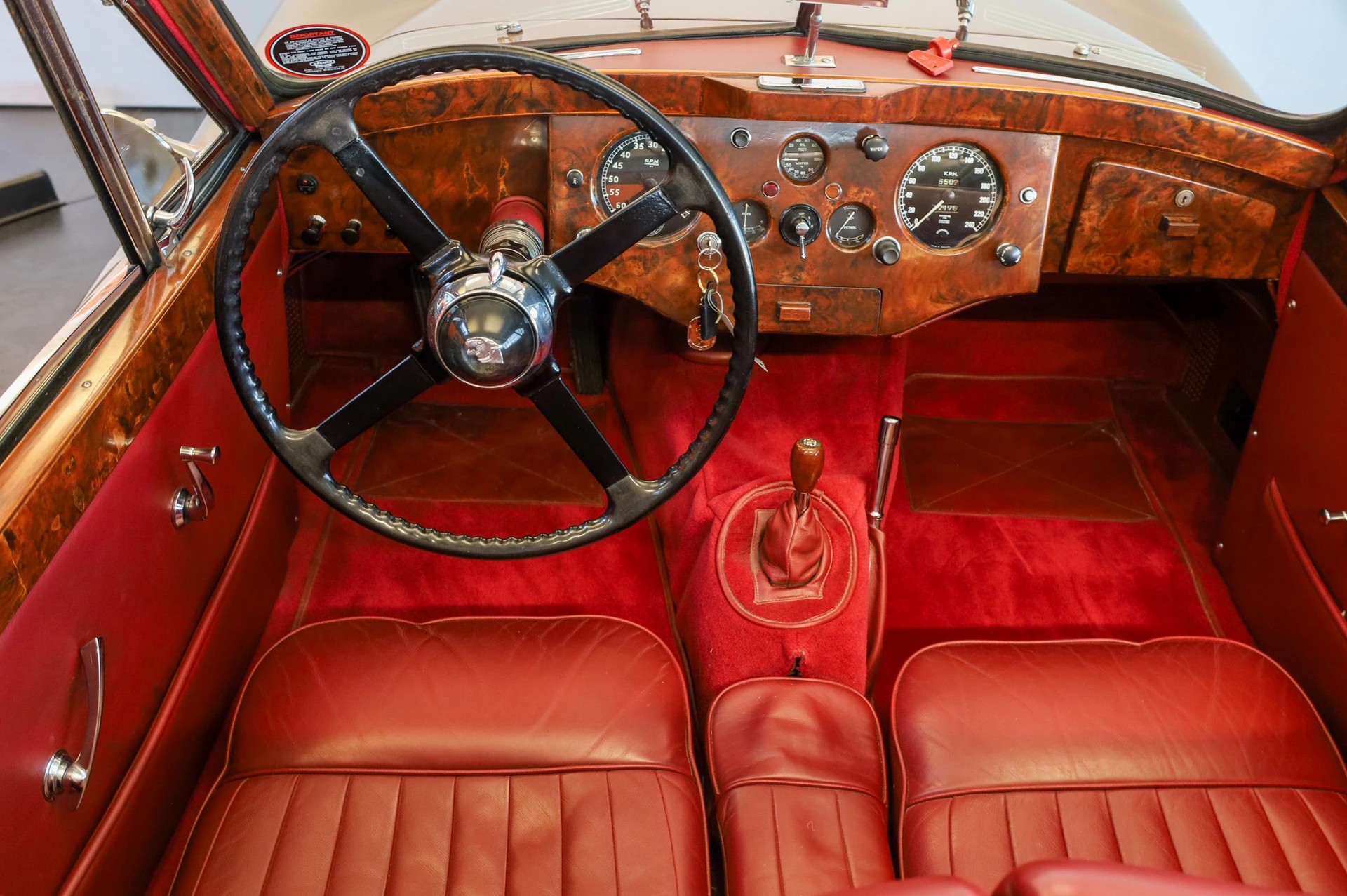 JAGUAR Drophead CoupéJaguar Heritage * Full Eligibility-image-13
