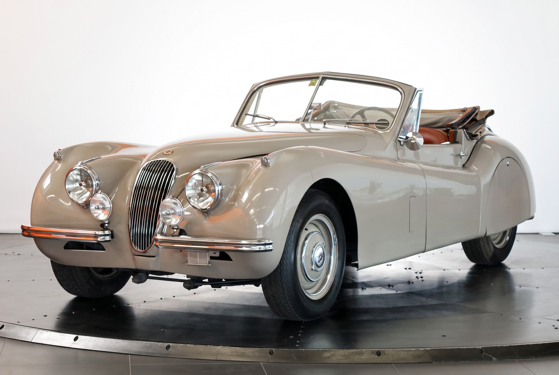 JAGUAR Drophead CoupéJaguar Heritage * Full Eligibility-image-5
