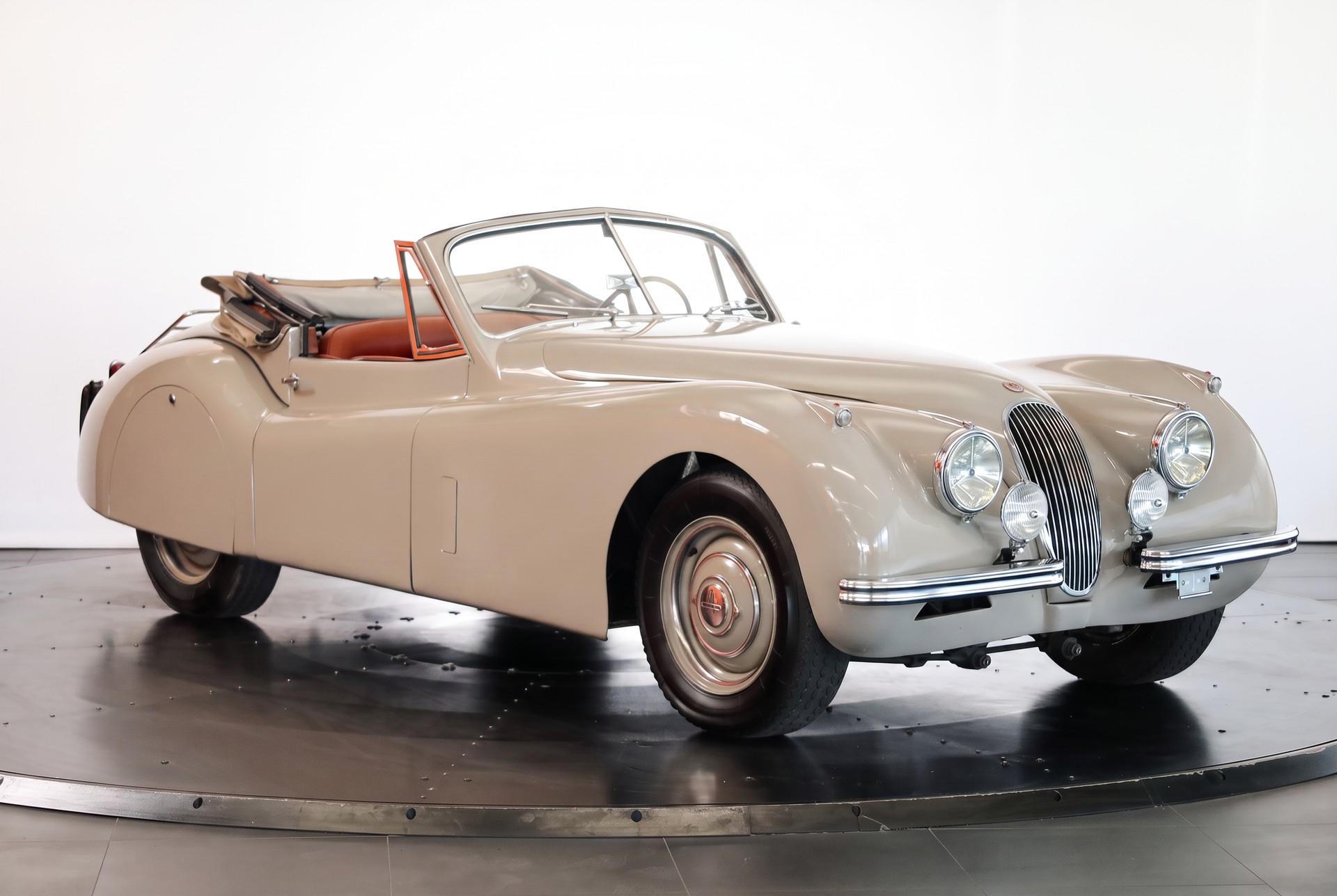 JAGUAR Drophead CoupéJaguar Heritage * Full Eligibility-image-8