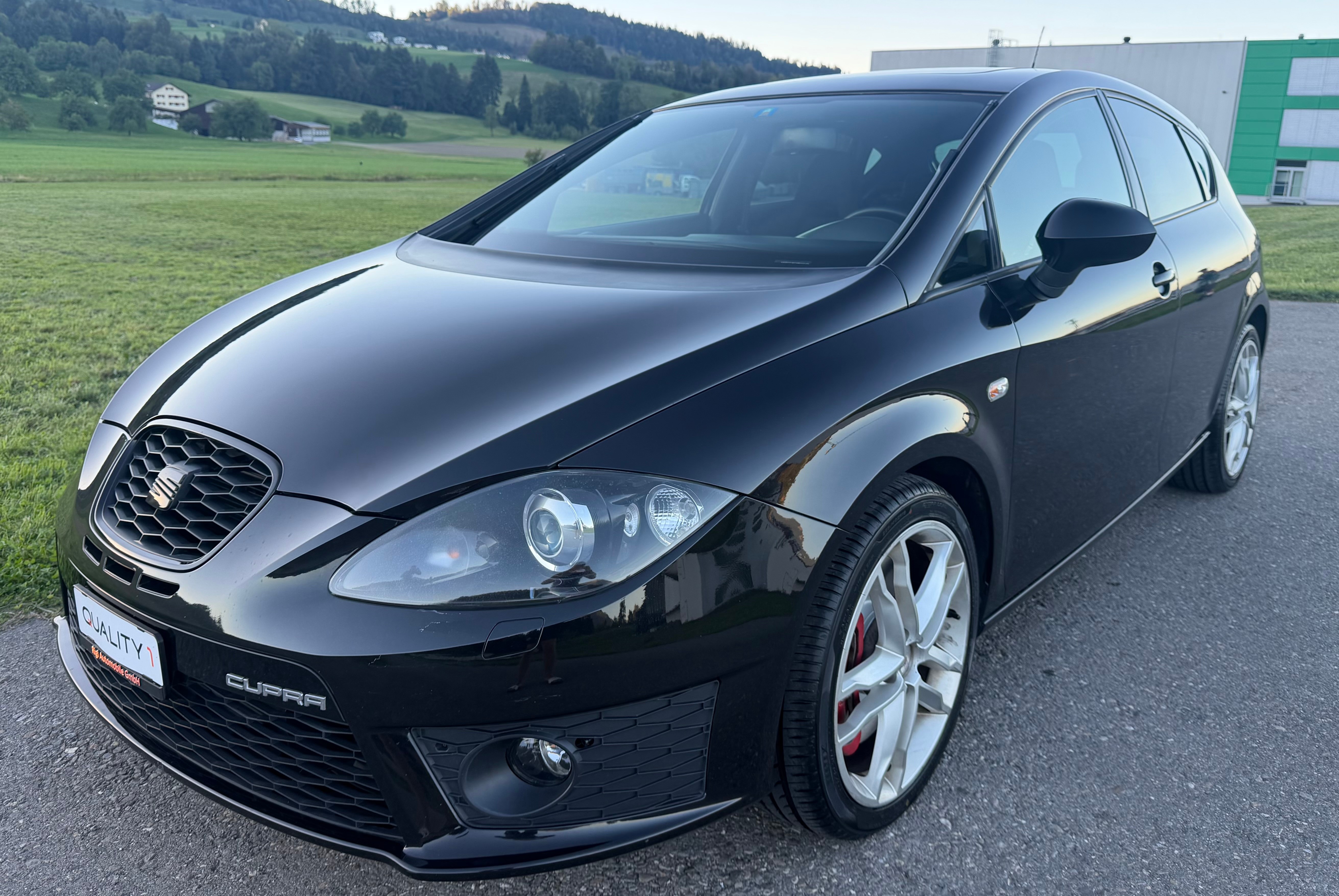 SEAT Leon 2.0 TSI Cupra — slika 1