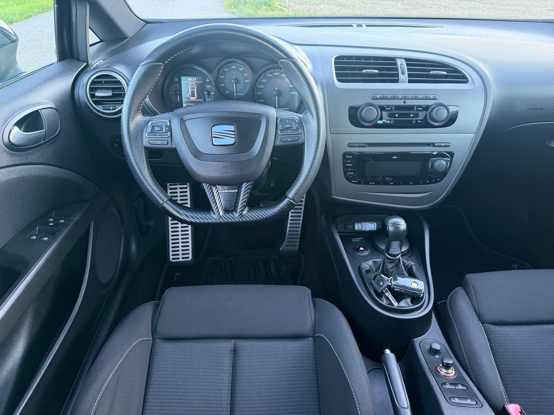 SEAT Leon 2.0 TSI Cupra-image-11