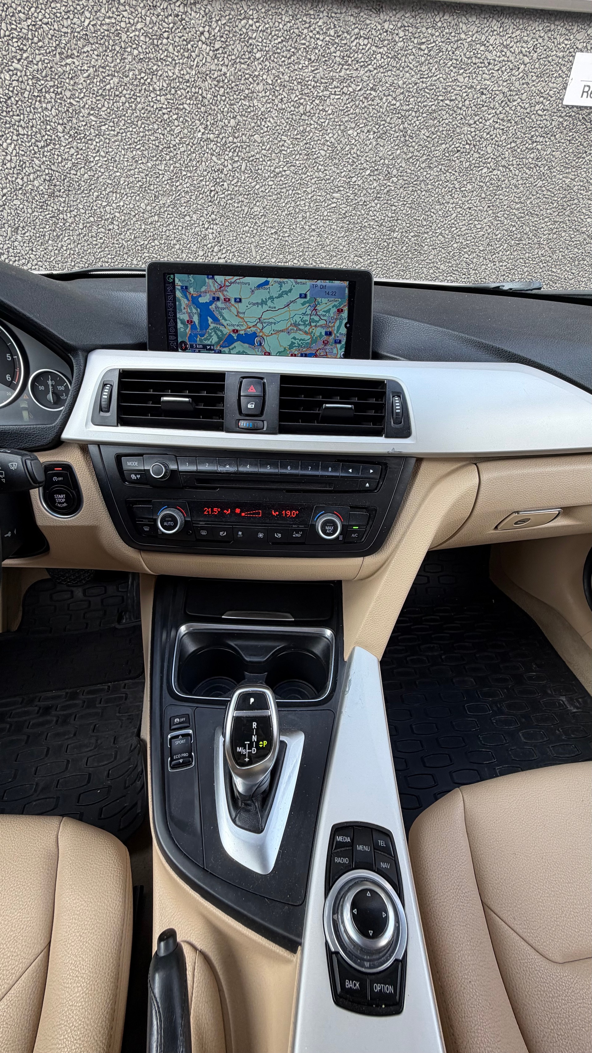 BMW 320d Touring Steptronic-image-8