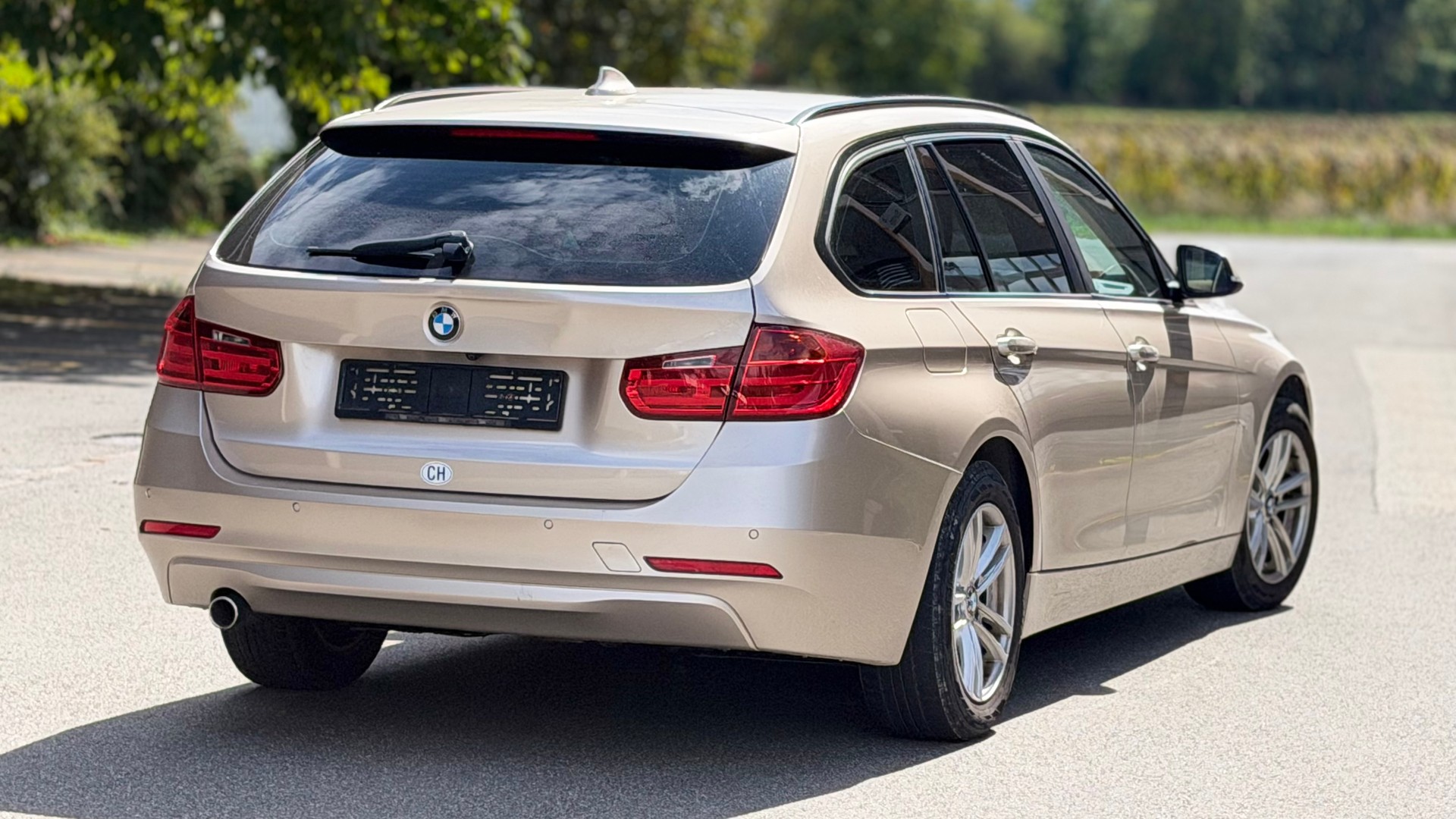 BMW 320d Touring Steptronic-image-2