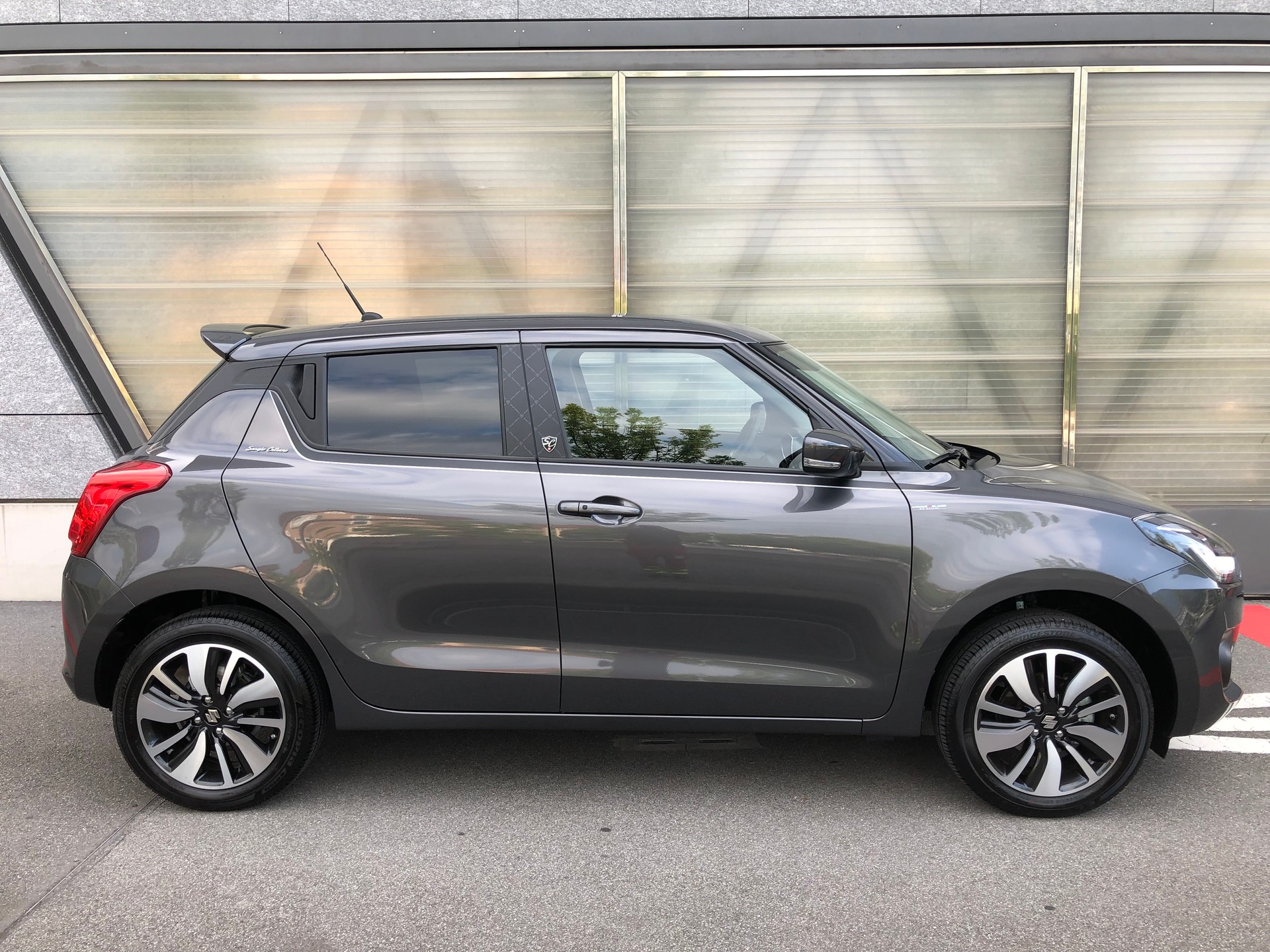 SUZUKI SWIFT 1.2 Sergio Cel. Top Hybrid 4x4-image-1