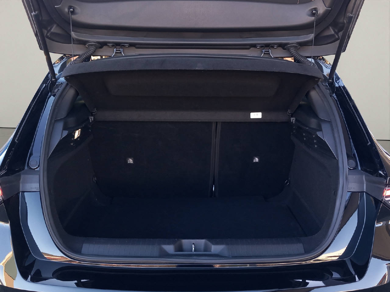OPEL Astra 1.2 T Hybrid Edition-image-10