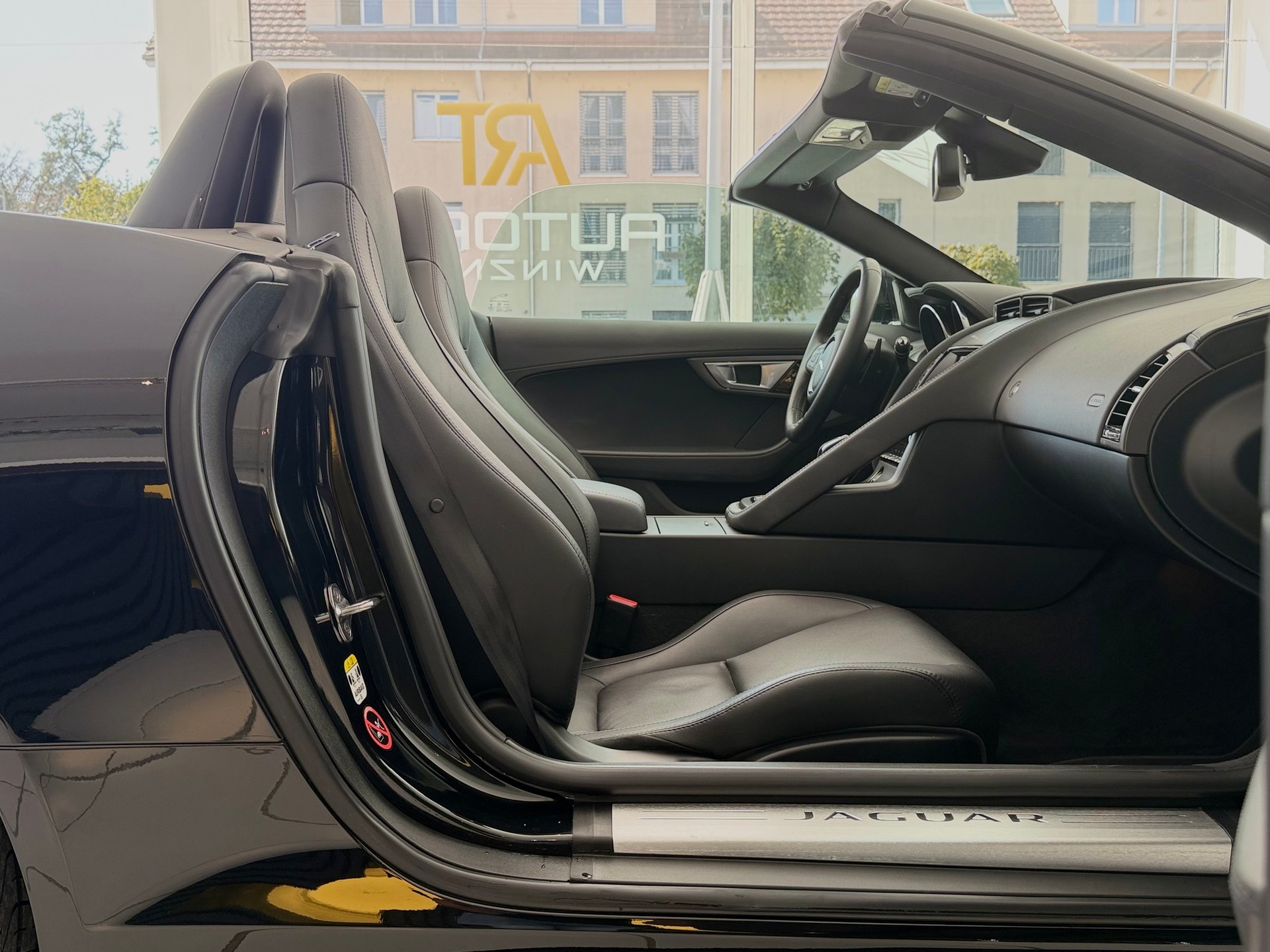 JAGUAR F-Type Convertible 3.0 V6 S/C Performance Paket **TOP Zustand**-image-17