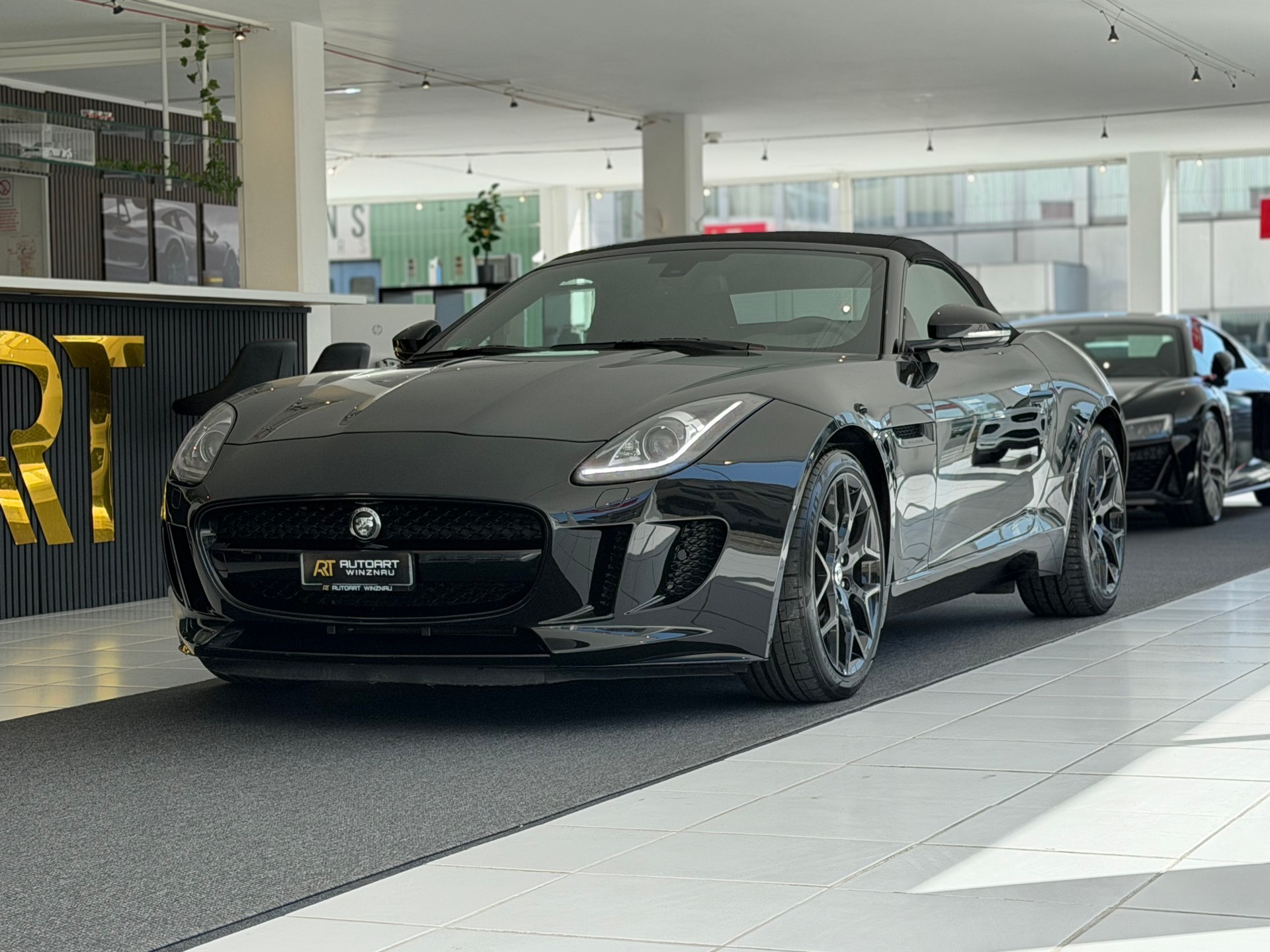 JAGUAR F-Type Convertible 3.0 V6 S/C Performance Paket **TOP Zustand**-showroom-element-1