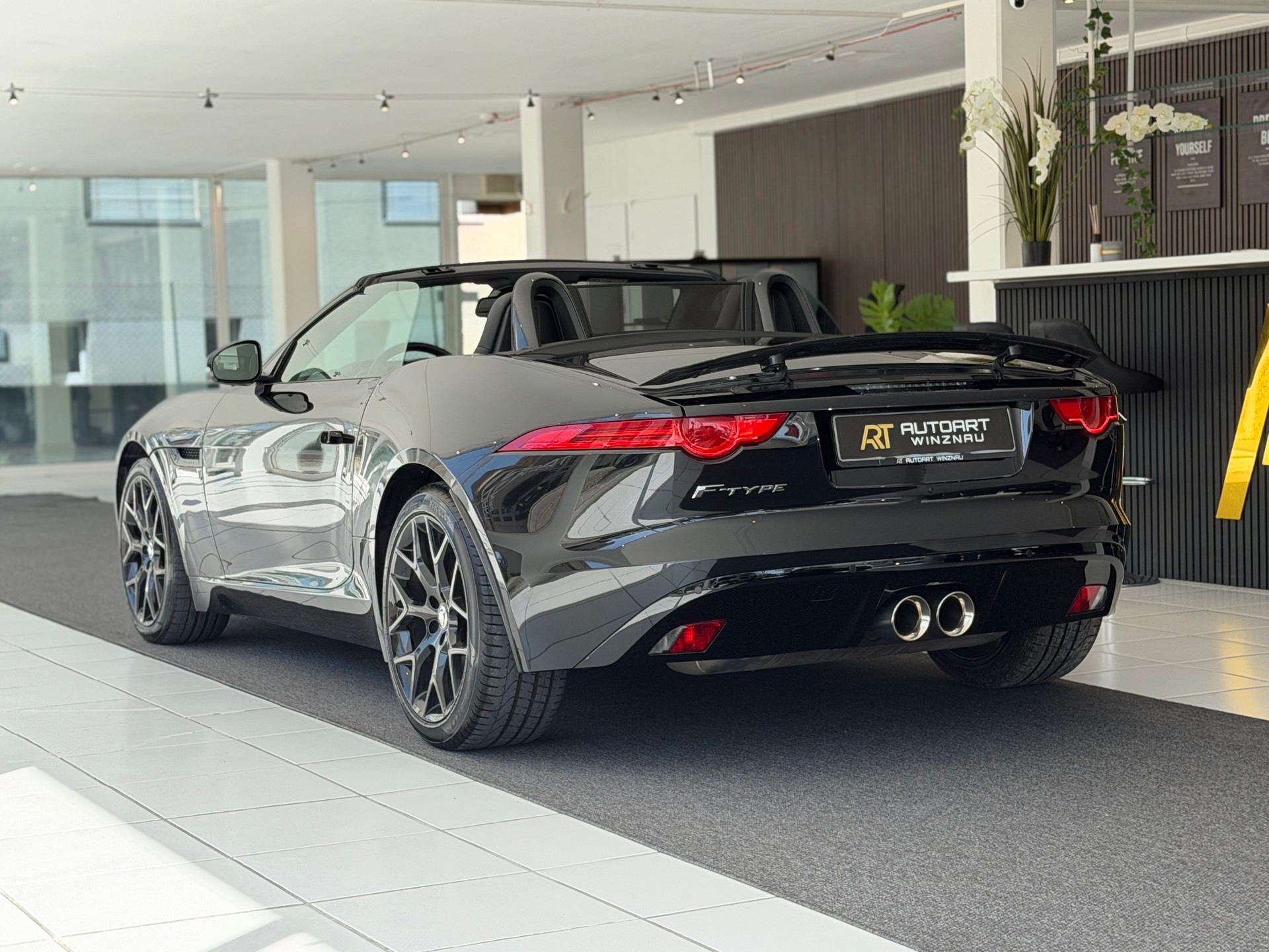 JAGUAR F-Type Convertible 3.0 V6 S/C Performance Paket **TOP Zustand**-image-9