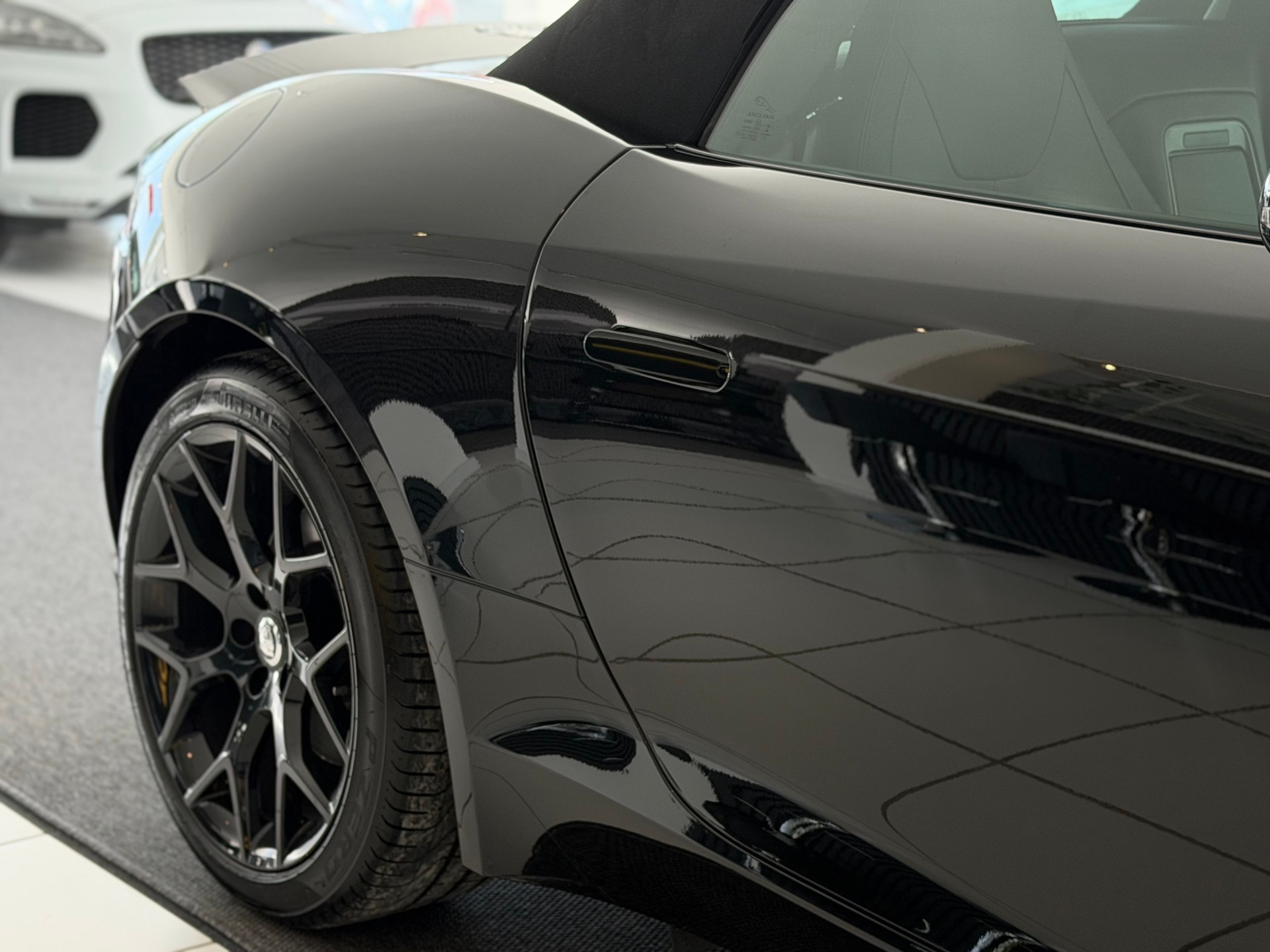JAGUAR F-Type Convertible 3.0 V6 S/C Performance Paket **TOP Zustand**-image-25