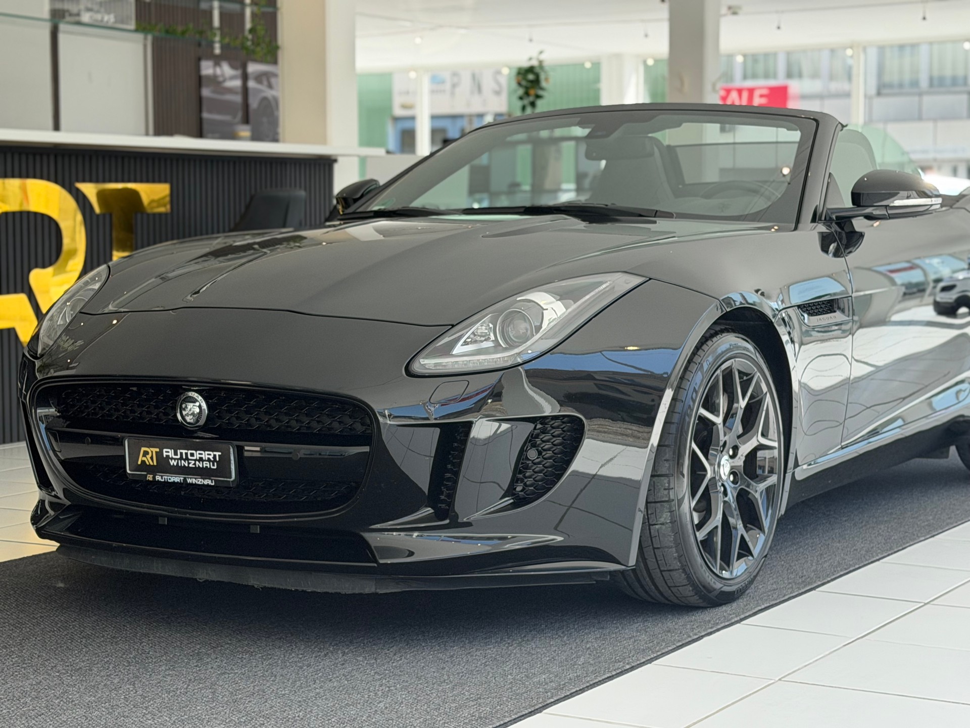 JAGUAR F-Type Convertible 3.0 V6 S/C Performance Paket **TOP Zustand**-showroom-element-2