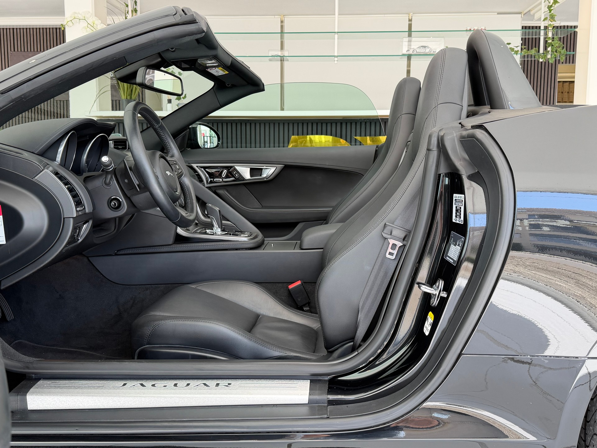 JAGUAR F-Type Convertible 3.0 V6 S/C Performance Paket **TOP Zustand**-image-12