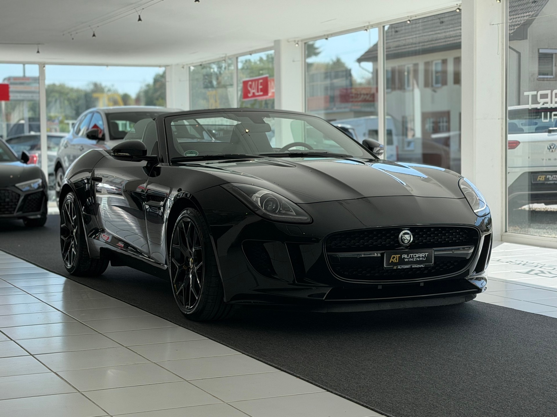 JAGUAR F-Type Convertible 3.0 V6 S/C Performance Paket **TOP Zustand**-showroom-element-3