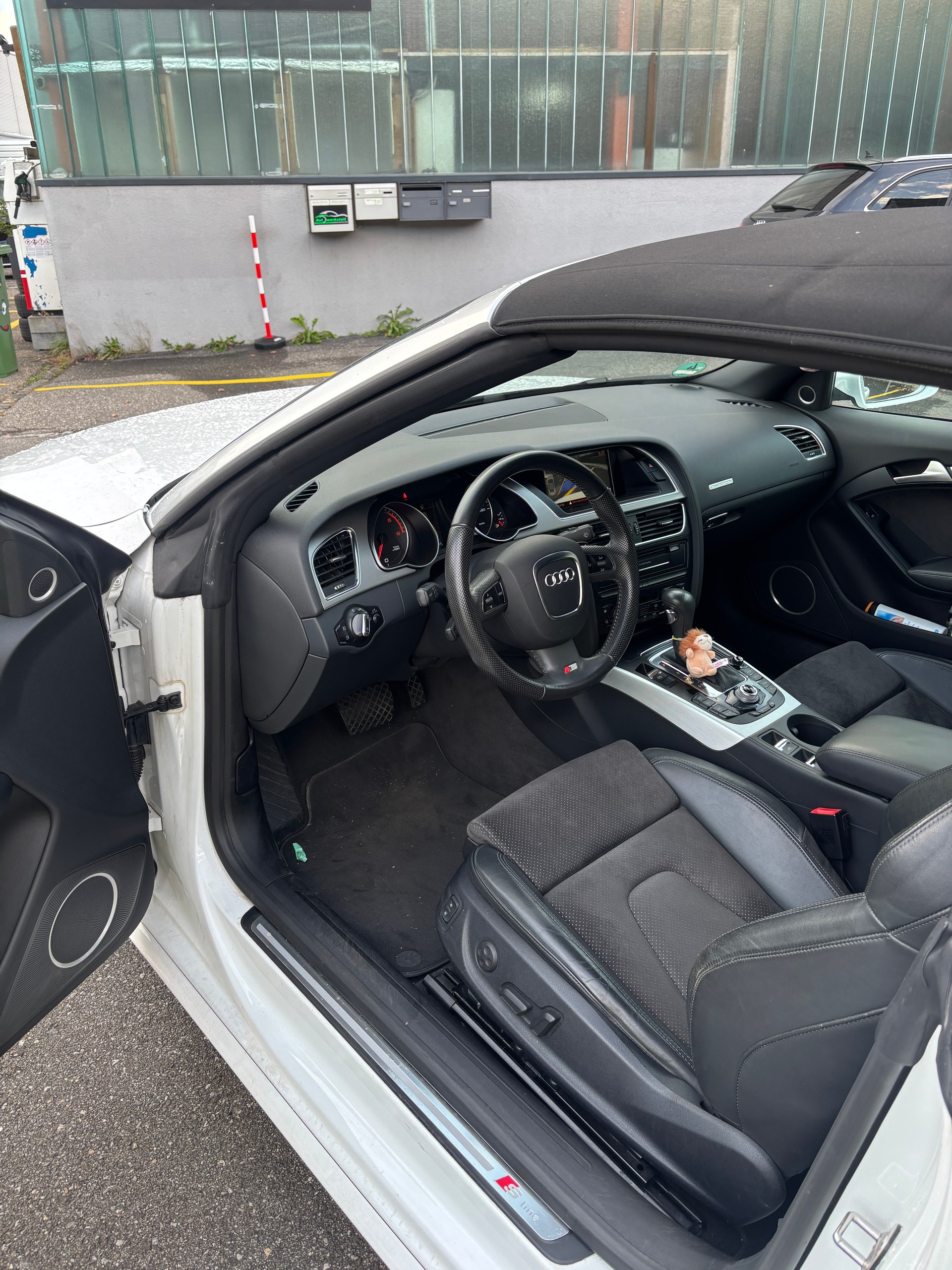 AUDI A5 Cabriolet 3.0 TDI quattro S-tronic-image-10