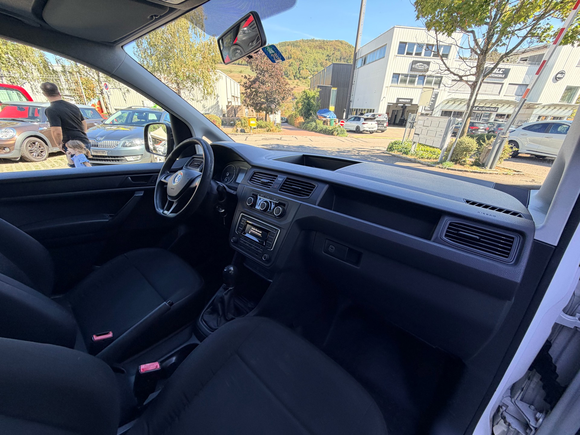 VW Caddy Maxi 2.0TDI BlueMotion Technology-image-9