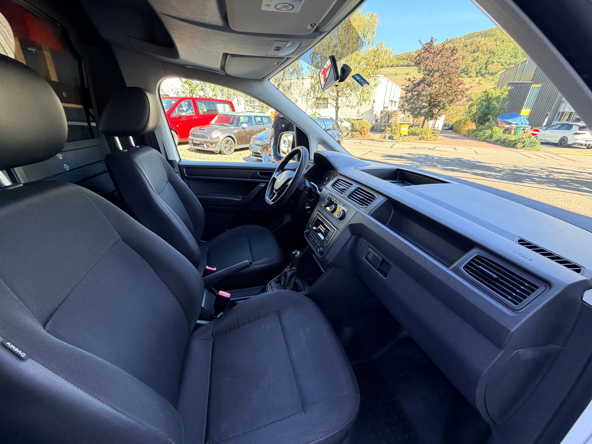 VW Caddy Maxi 2.0TDI BlueMotion Technology-image-8
