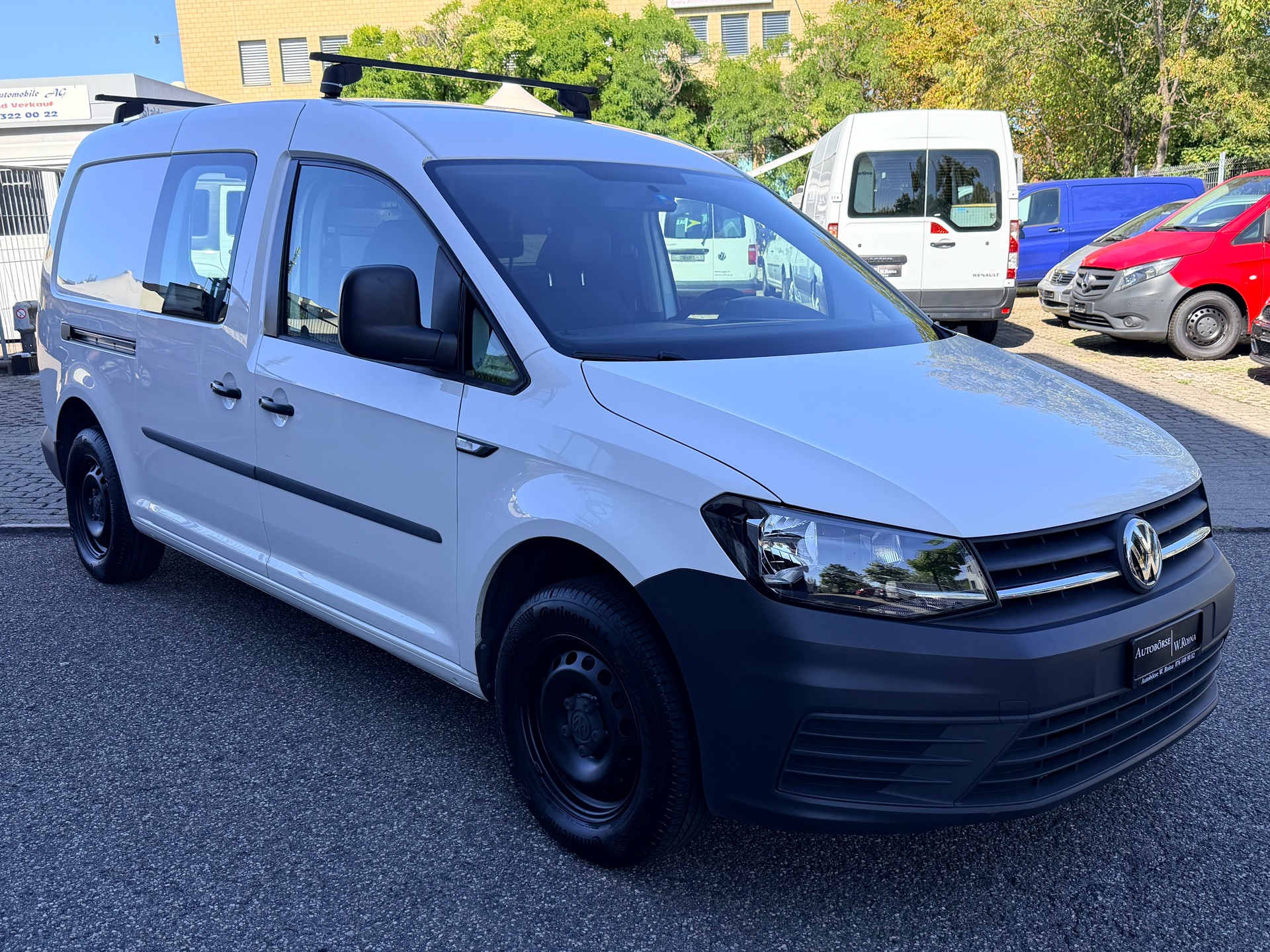 VW Caddy Maxi 2.0TDI BlueMotion Technology-image-0