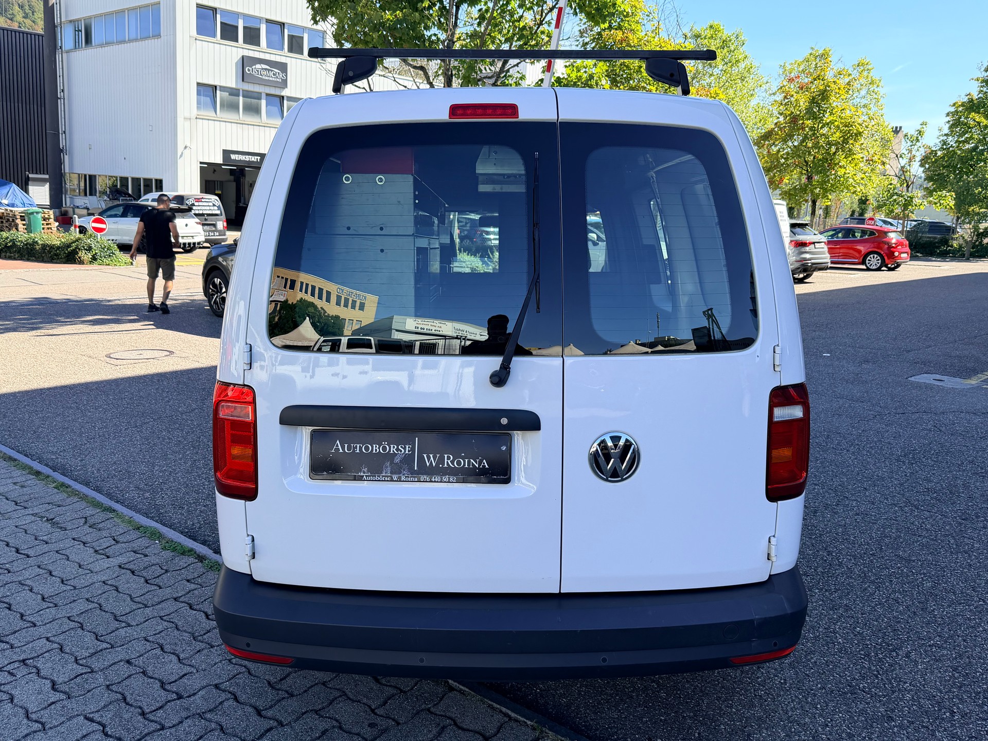 VW Caddy Maxi 2.0TDI BlueMotion Technology-image-3