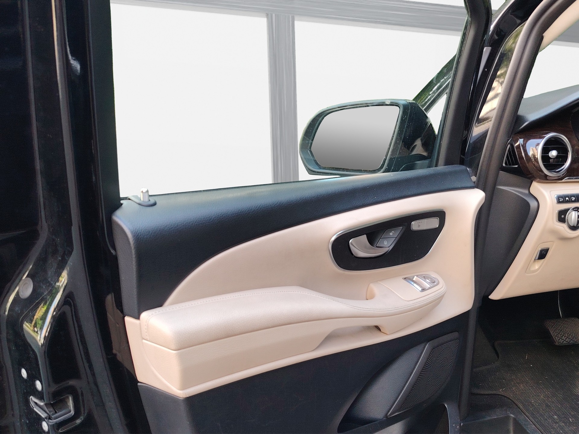 MERCEDES-BENZ V 250 d extralang 4Matic 7G-Tronic-image-15