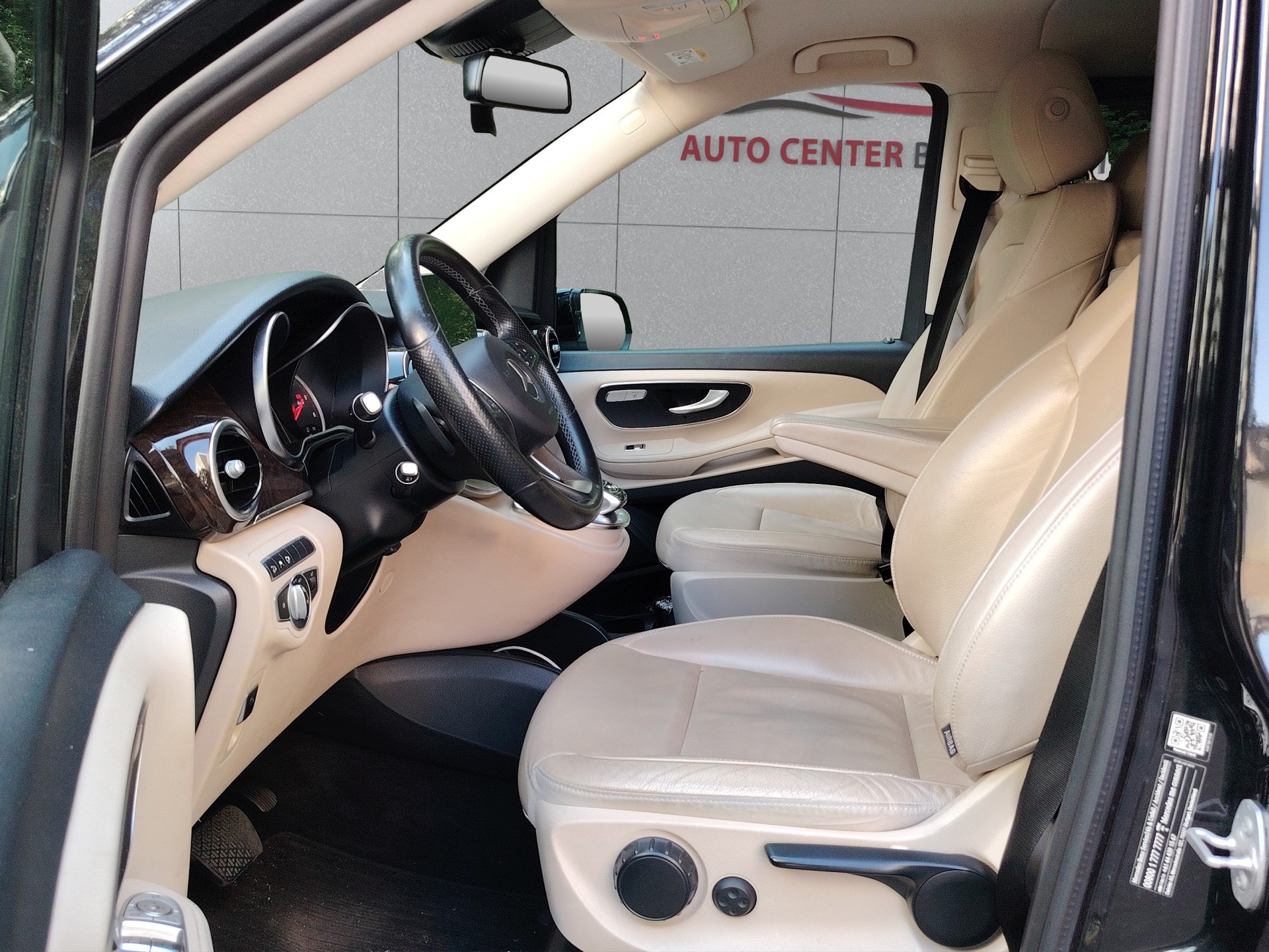 MERCEDES-BENZ V 250 d extralang 4Matic 7G-Tronic-image-13