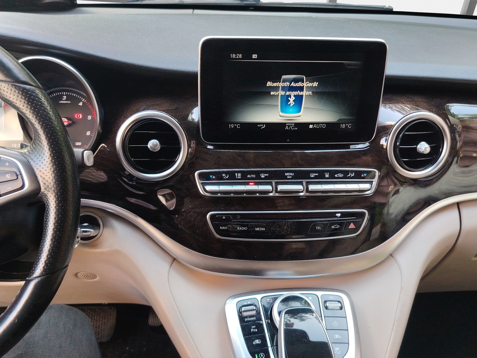 MERCEDES-BENZ V 250 d extralang 4Matic 7G-Tronic-image-12