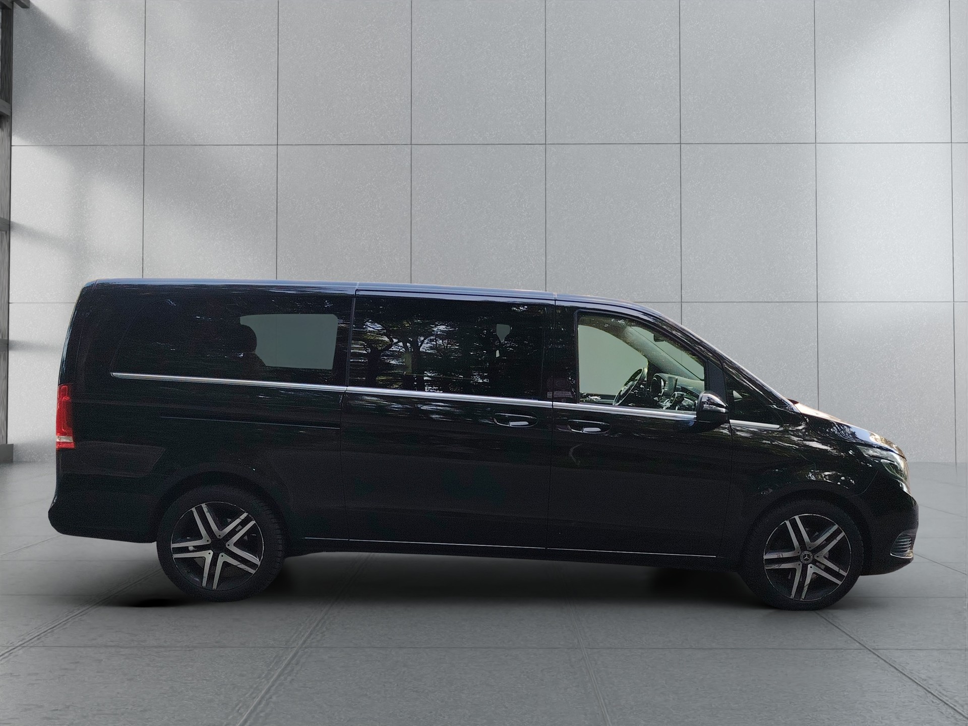 MERCEDES-BENZ V 250 d extralang 4Matic 7G-Tronic-image-2