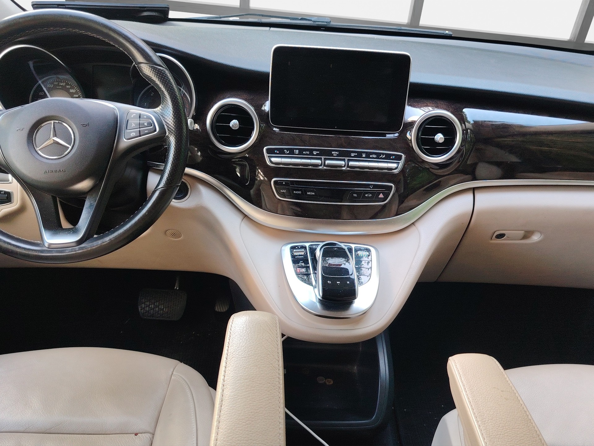 MERCEDES-BENZ V 250 d extralang 4Matic 7G-Tronic-image-11