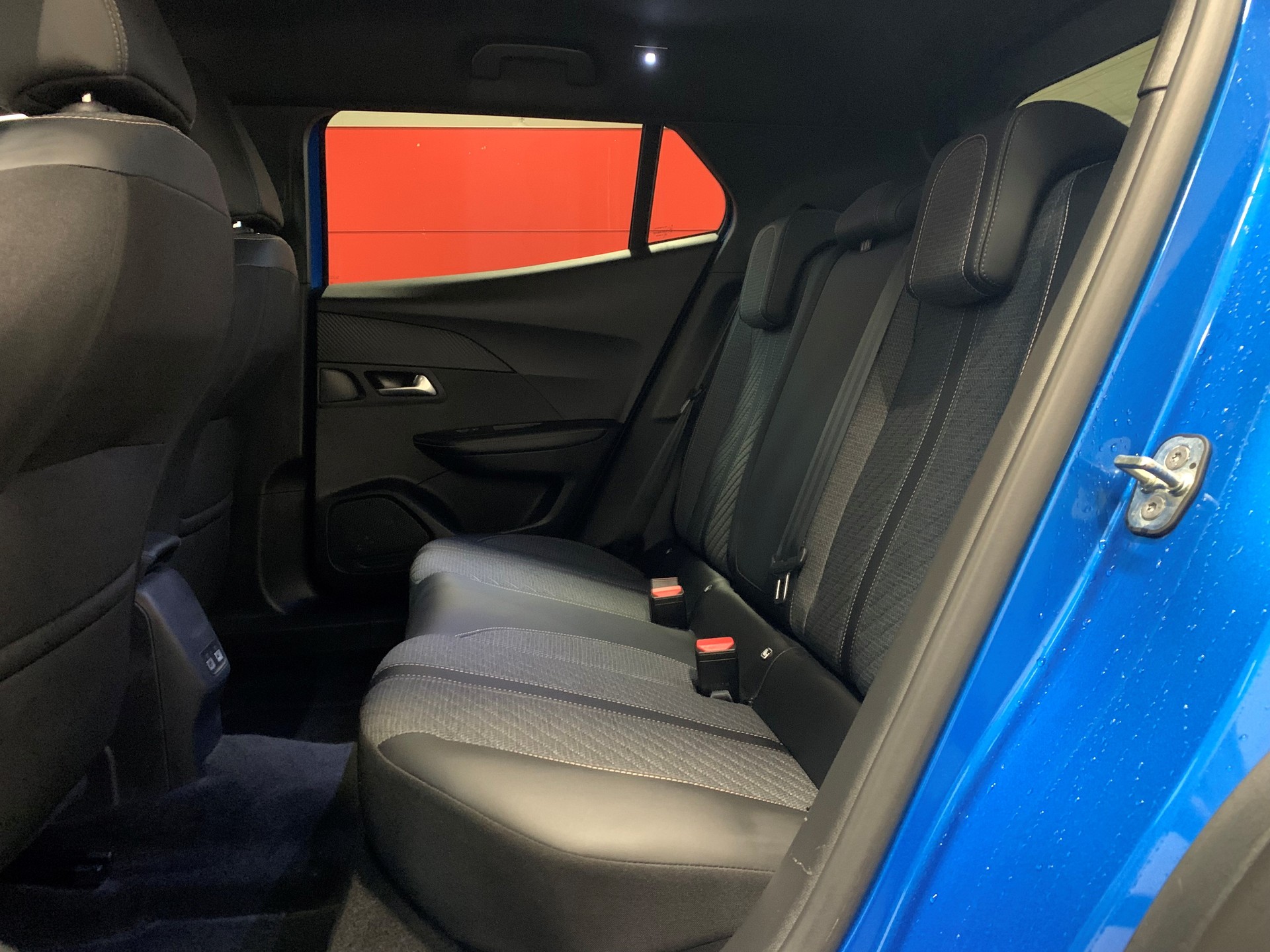 PEUGEOT 2008 1.2 PureTech Allure-image-9