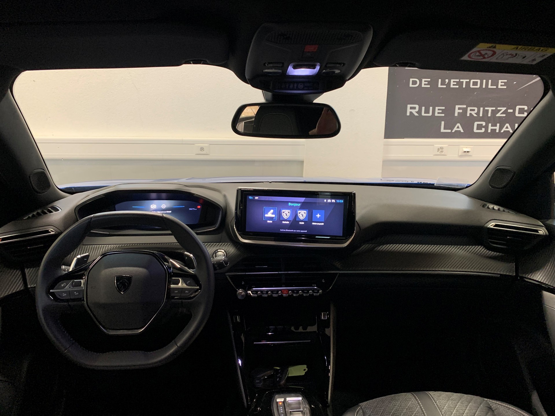 PEUGEOT 2008 1.2 PureTech Allure-image-10