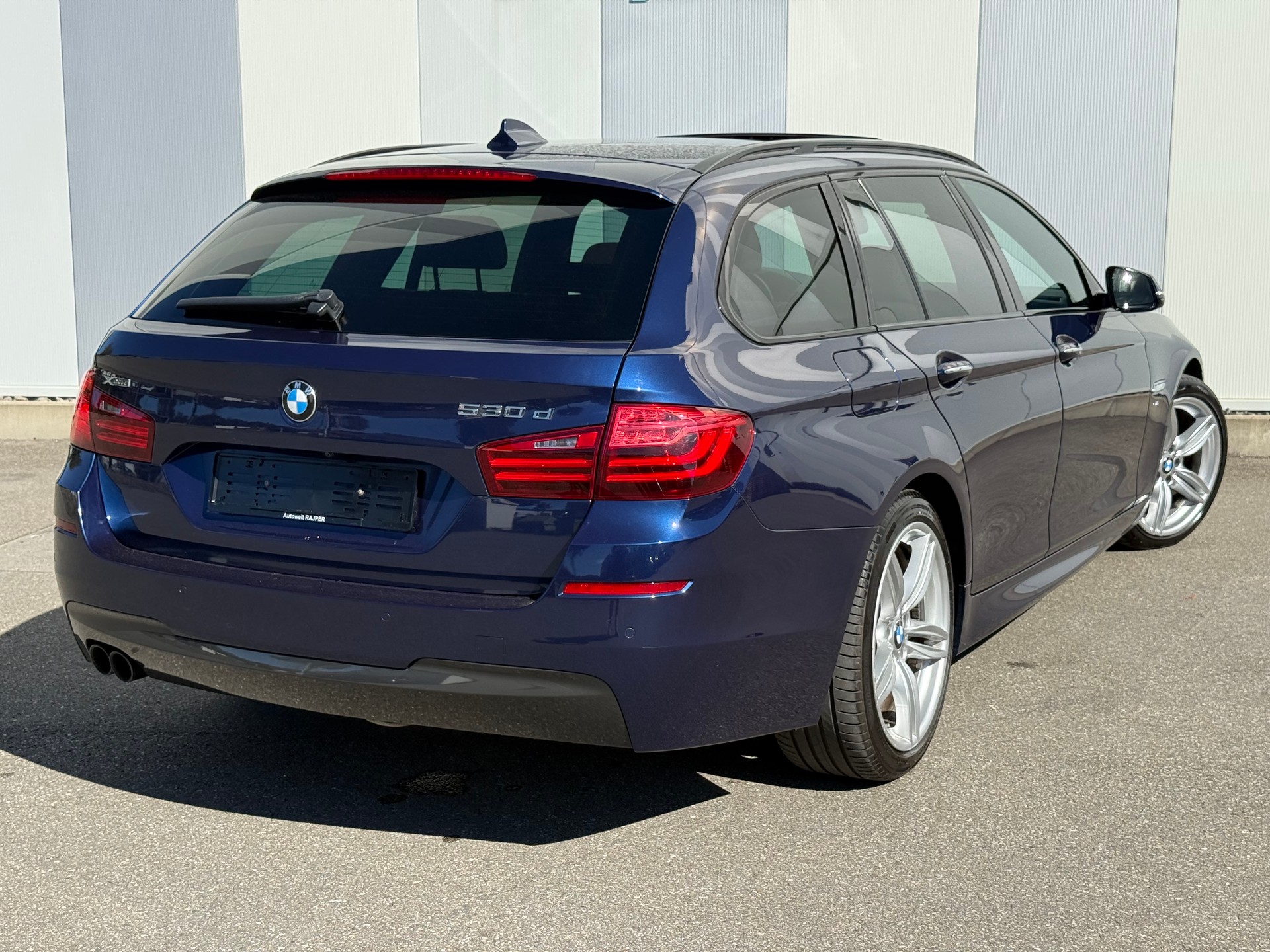 BMW 530d Touring xDrive Steptronic-image-5