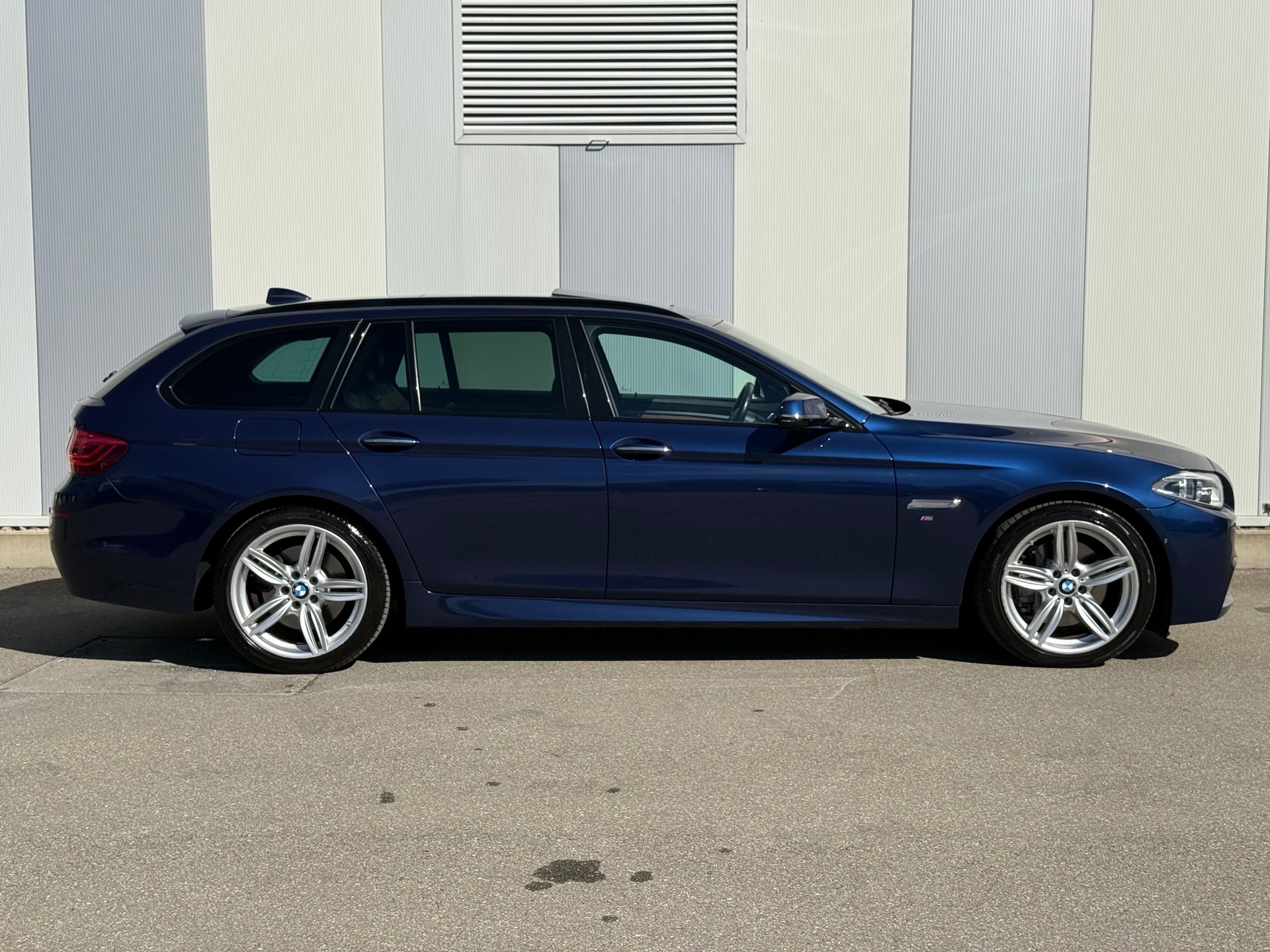 BMW 530d Touring xDrive Steptronic-image-7