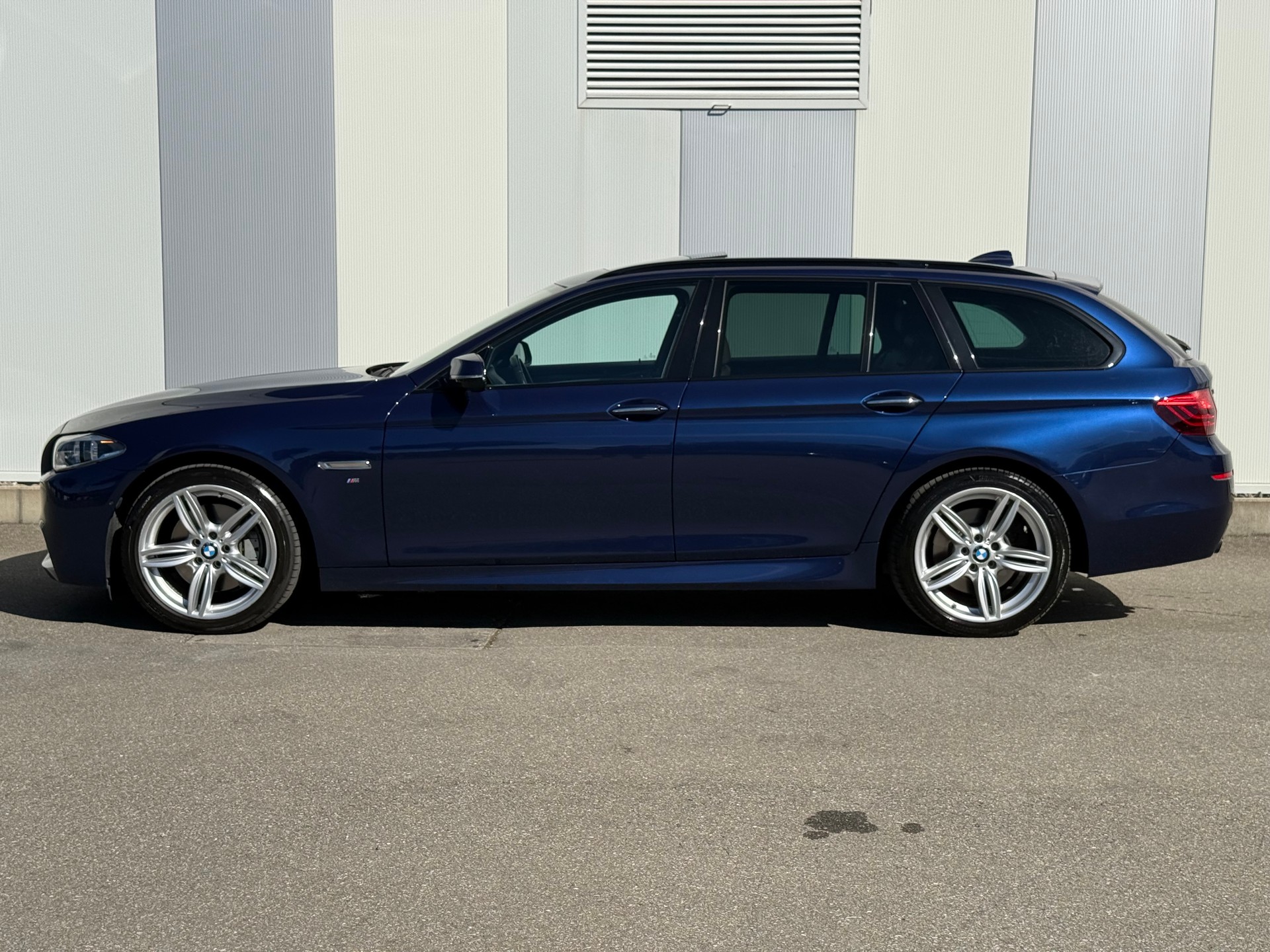 BMW 530d Touring xDrive Steptronic-image-6