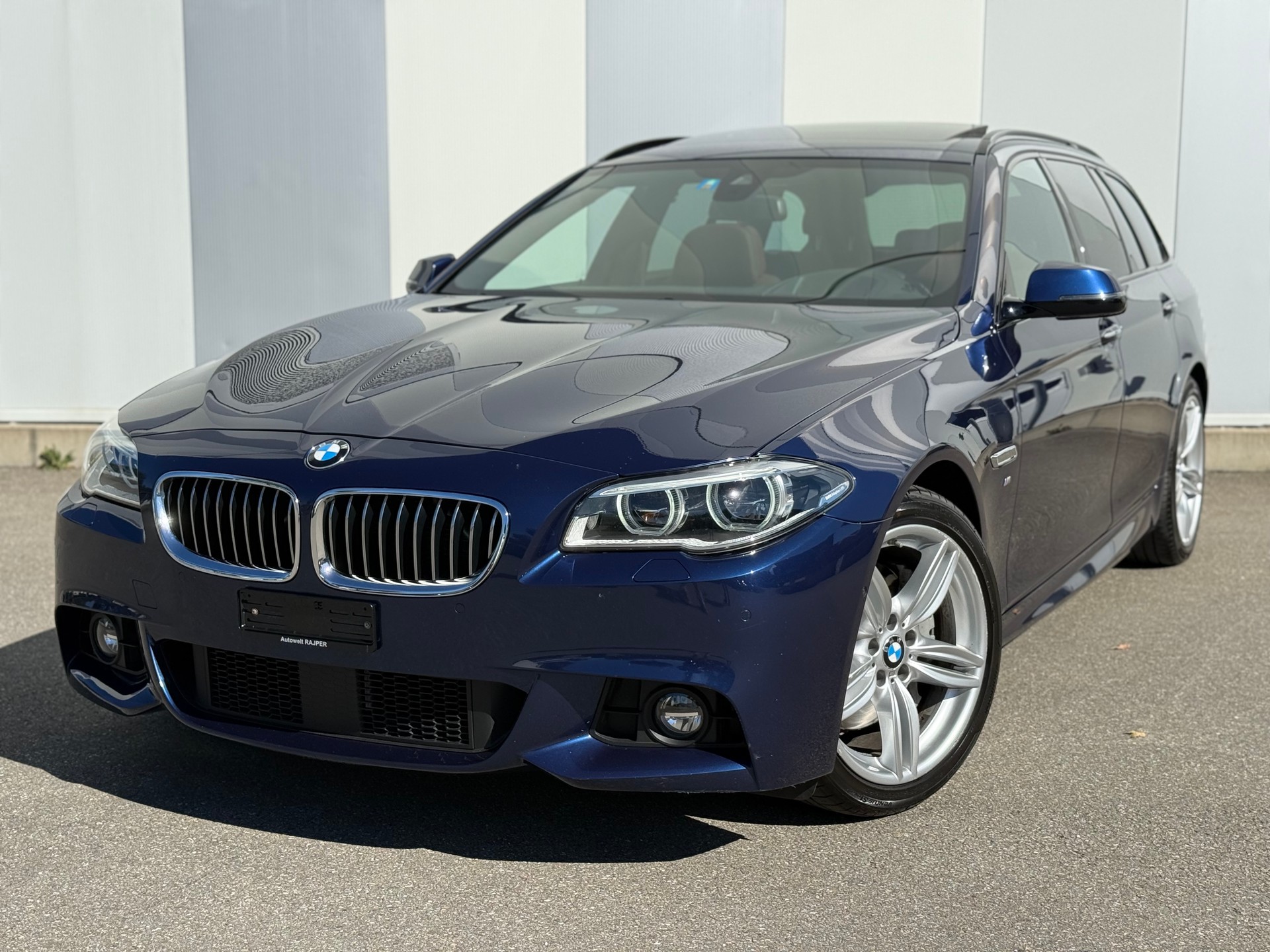 BMW 530d Touring xDrive Steptronic-image-0