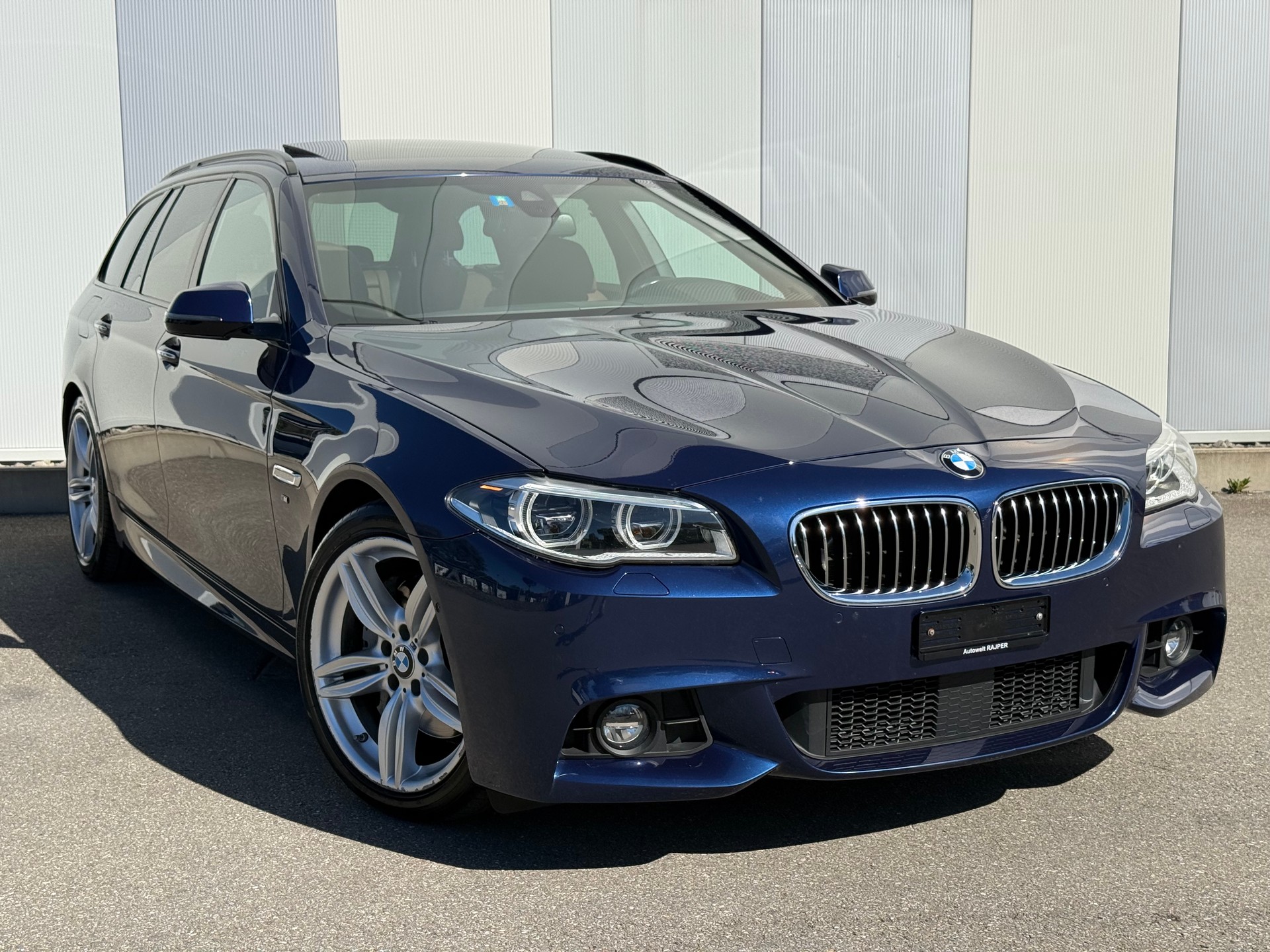 BMW 530d Touring xDrive Steptronic-image-2