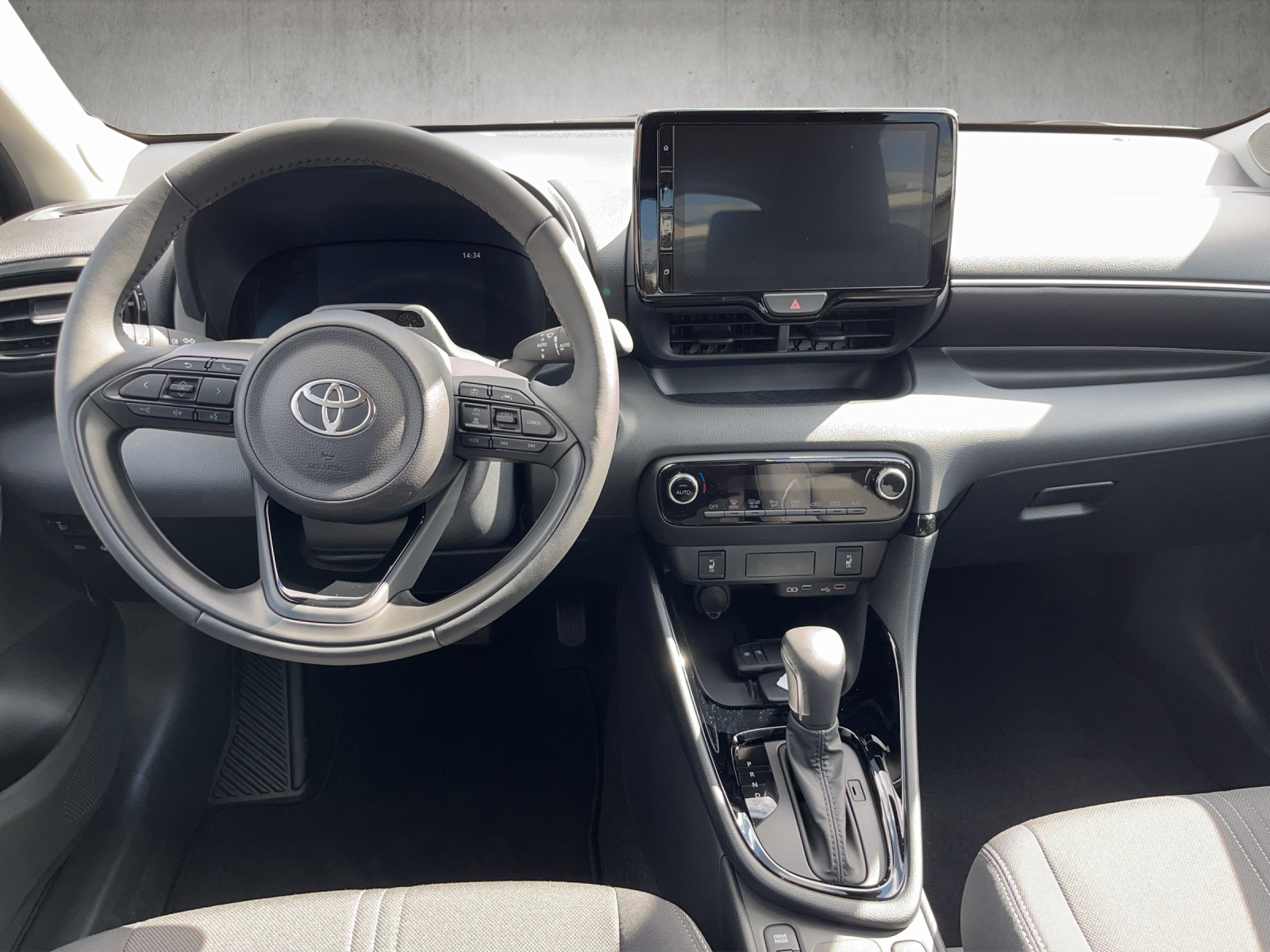 TOYOTA Yaris 1.5 VVT-i HSD Teamplayer-image-9