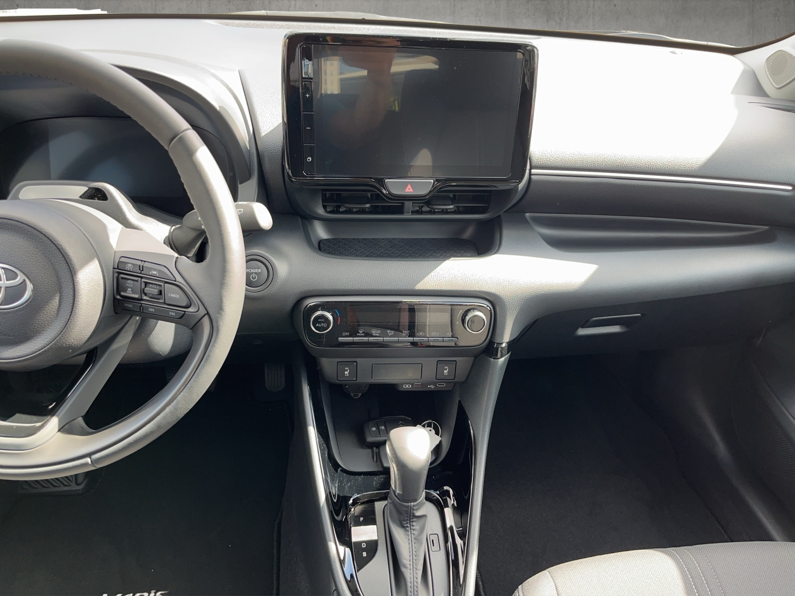 TOYOTA Yaris 1.5 VVT-i HSD Teamplayer-image-10