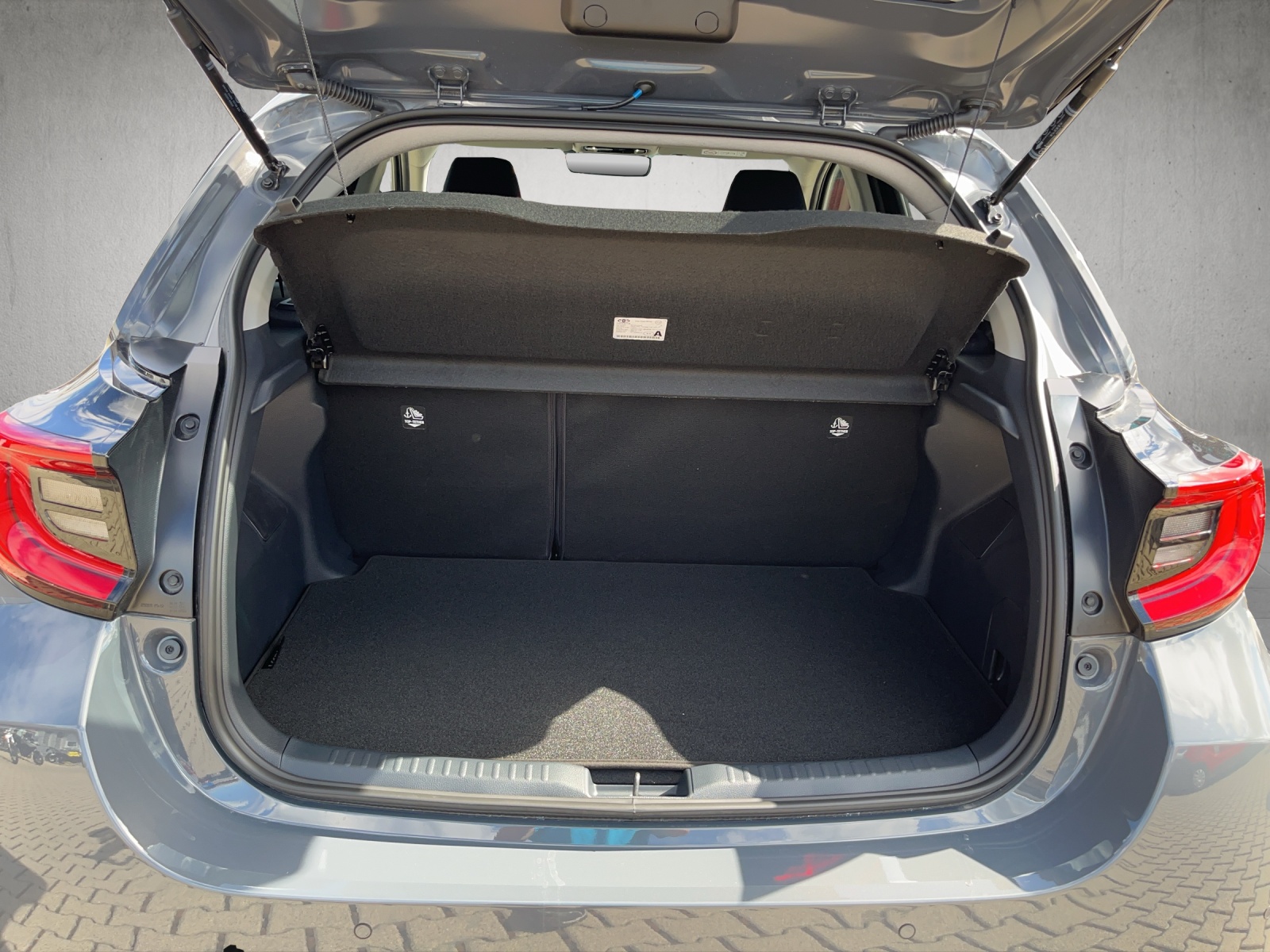 TOYOTA Yaris 1.5 VVT-i HSD Teamplayer-image-14