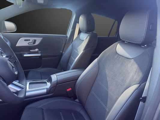 MERCEDES-BENZ GLA 200 Night Star 7G-D-image-6