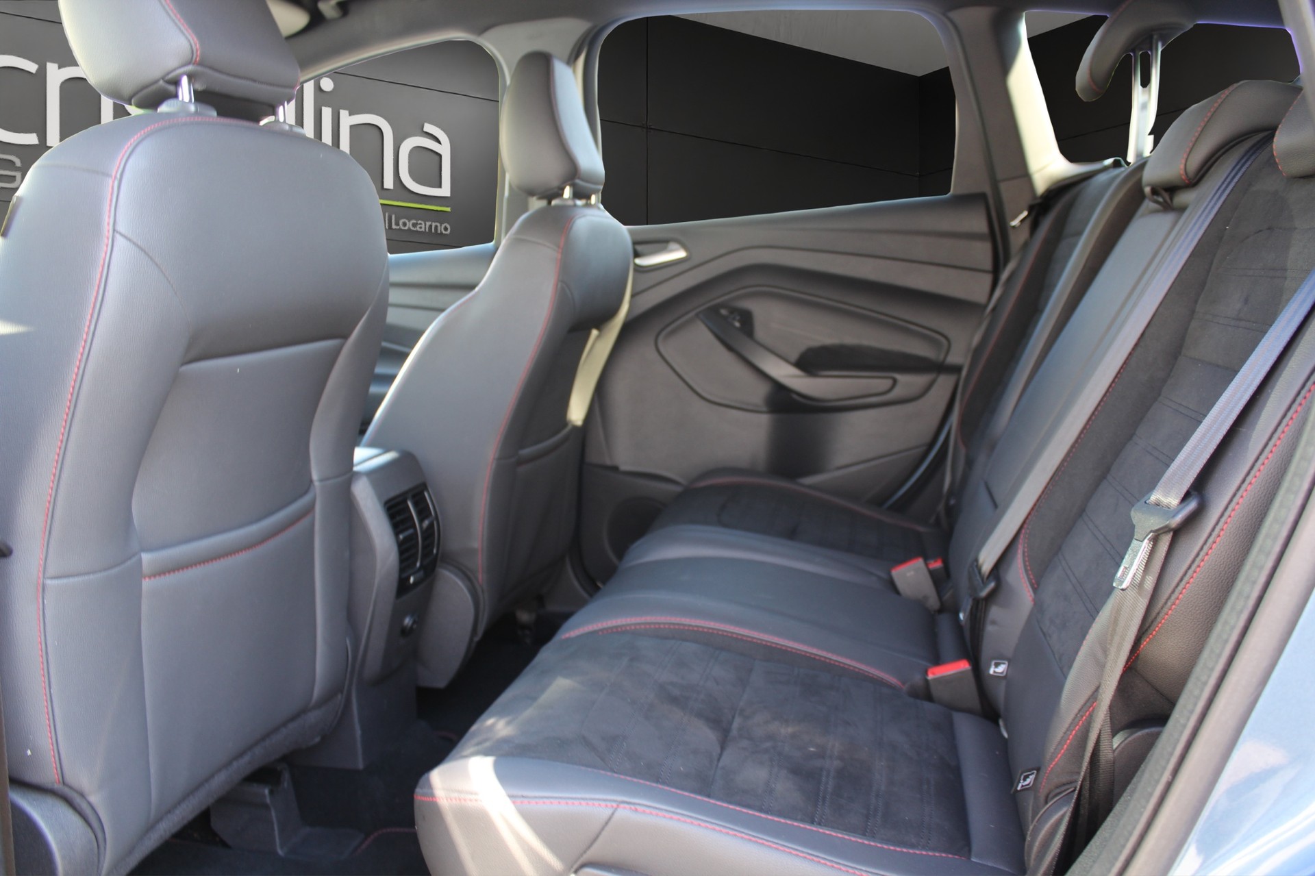 FORD Kuga 2.0 TDCi 150 ST-Line FPS-image-10